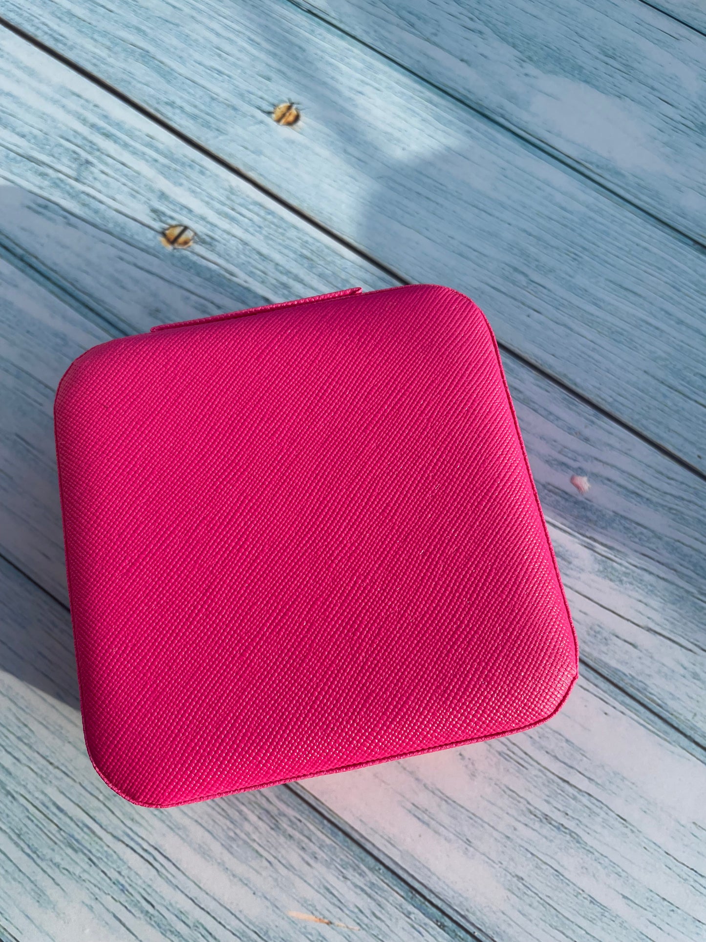 Shop mini storage box at Jewellery Lovers. Anti-tarnish, trendy & perfect for daily or festive wear. Free shipping available. jewellerylovers