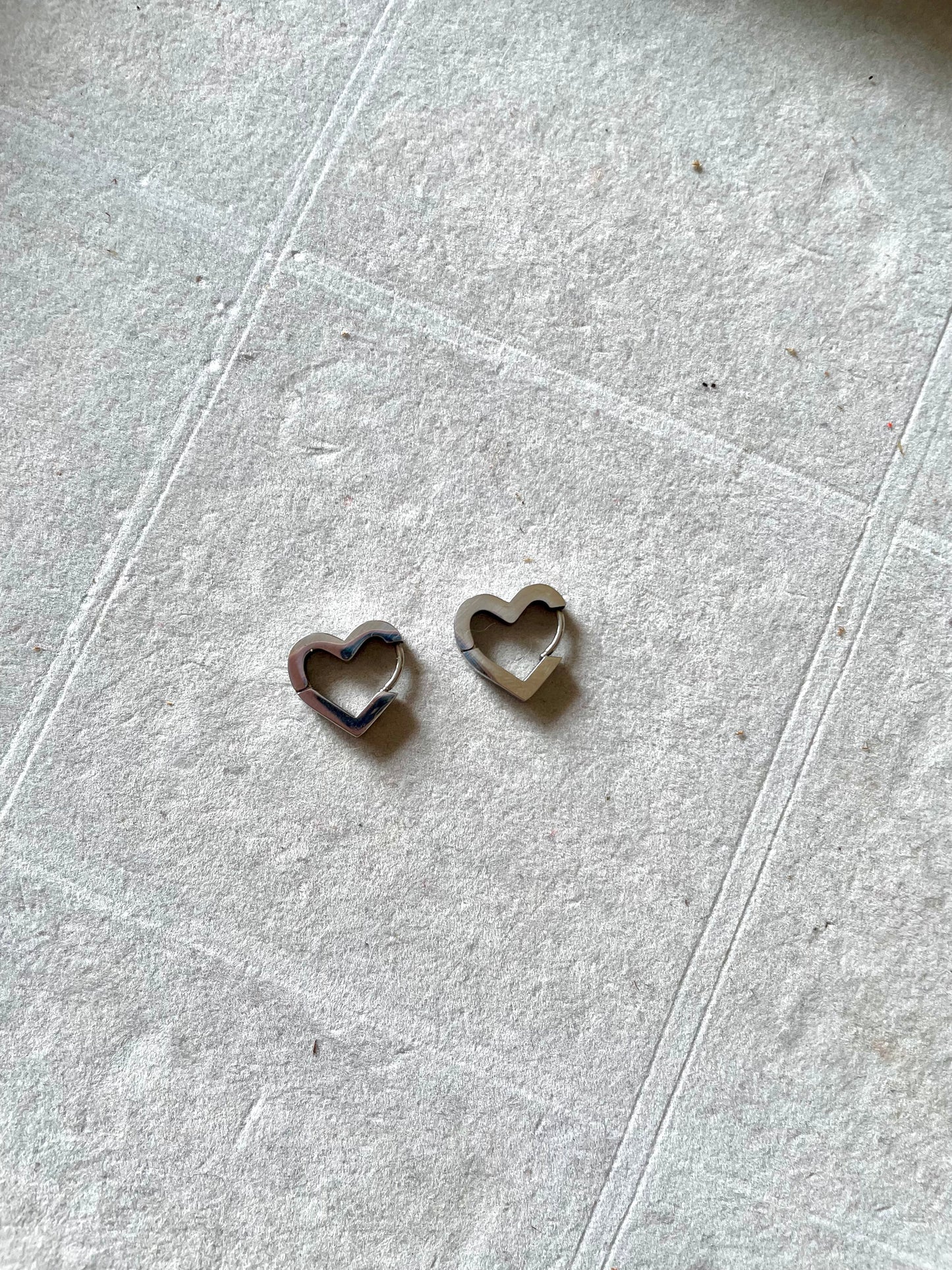 Shop hoops at Jewellery Lovers. Anti-tarnish, trendy & perfect for daily or festive wear. Free shipping available. jewellerylovers