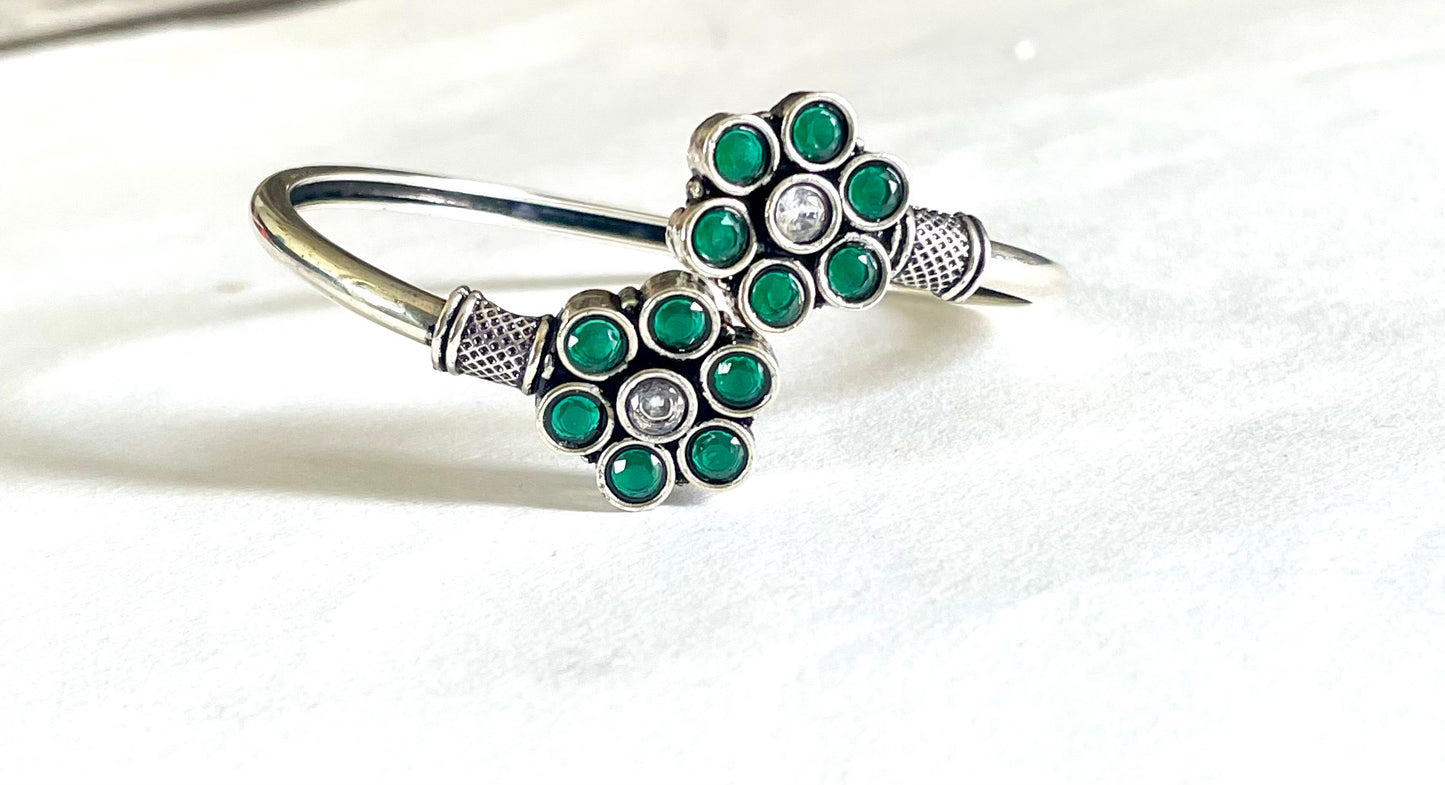Flower twisted bangle