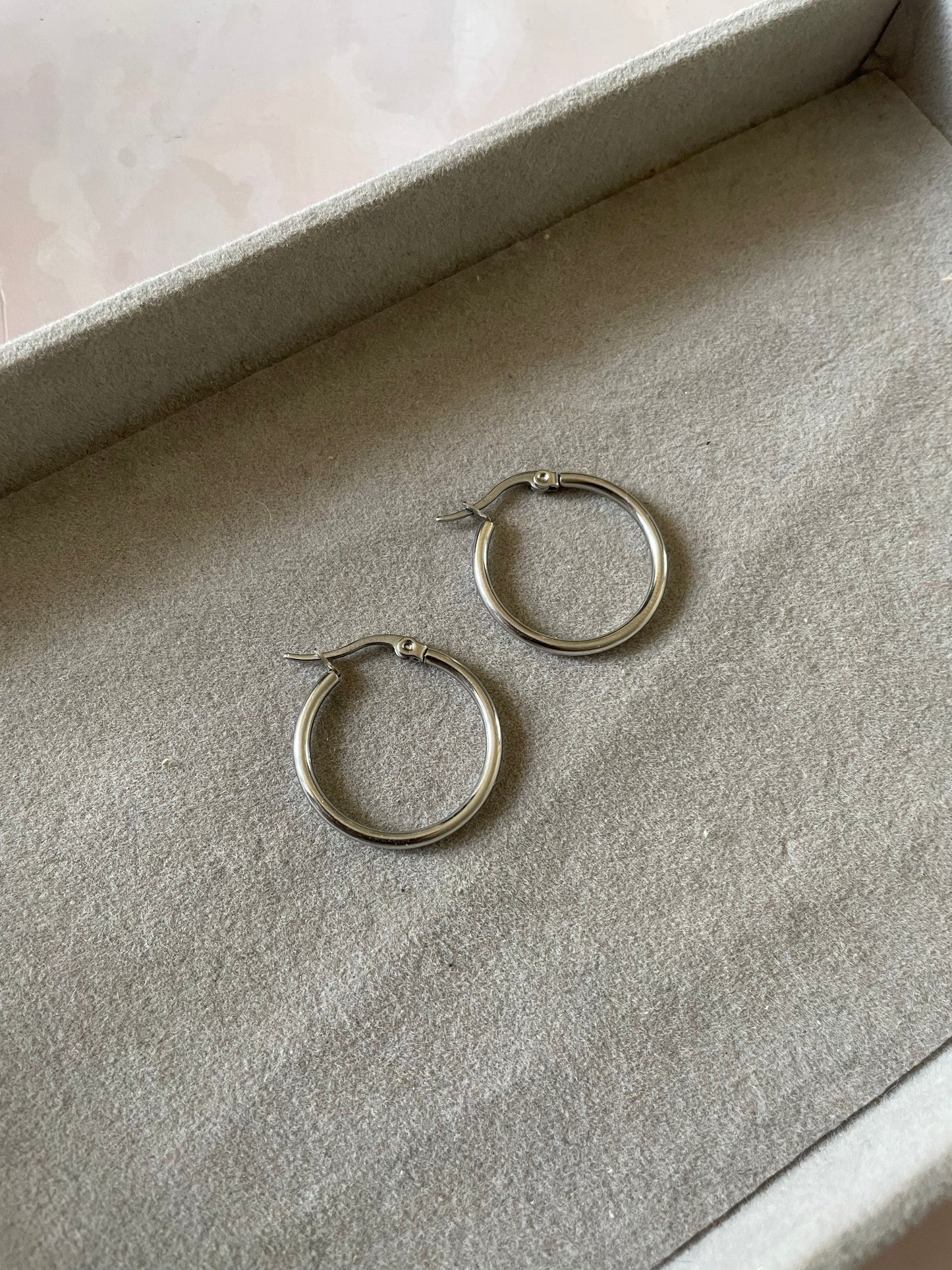 Shop plain earrings at Jewellery Lovers. Anti-tarnish, trendy & perfect for daily or festive wear. Free shipping available. jewellerylovers