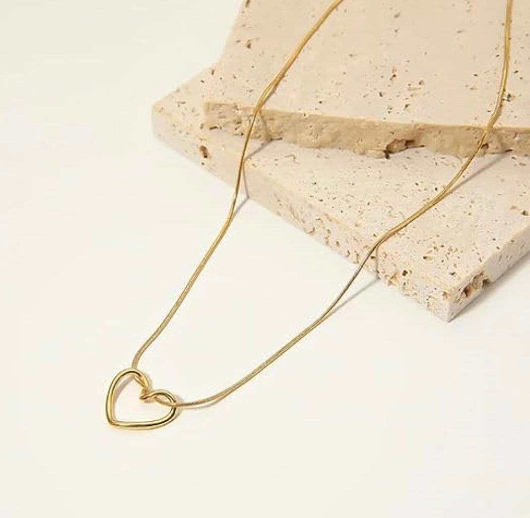 Shop heart necklace at Jewellery Lovers. Anti-tarnish, trendy & perfect for daily or festive wear. Free shipping available. jewellerylovers