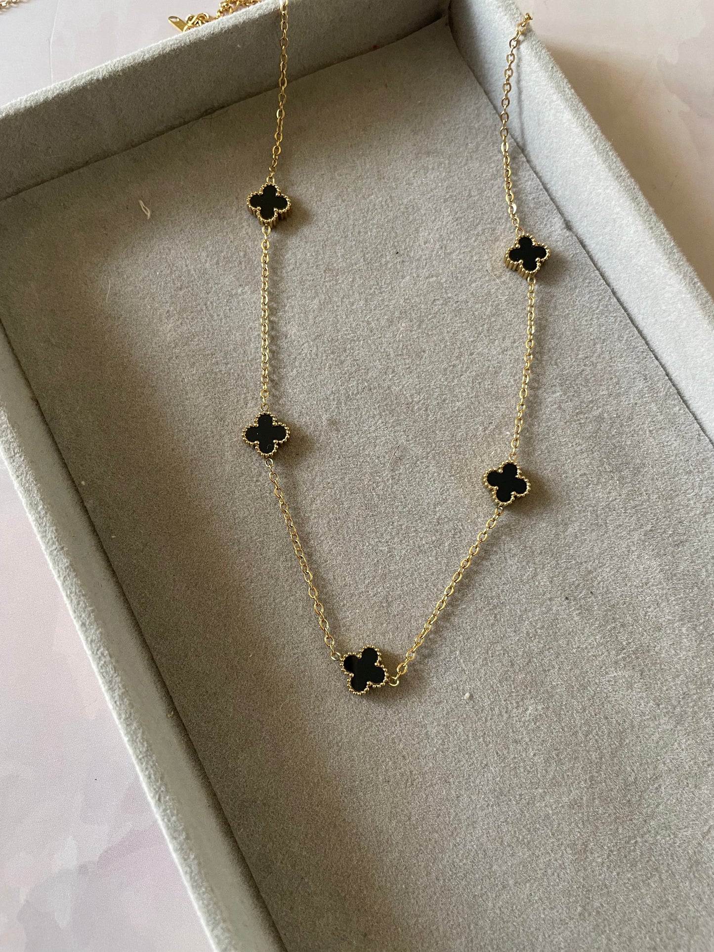 Shop vancleef necklace choker at Jewellery Lovers. Anti-tarnish, trendy & perfect for daily or festive wear. Free shipping available. jewellerylovers