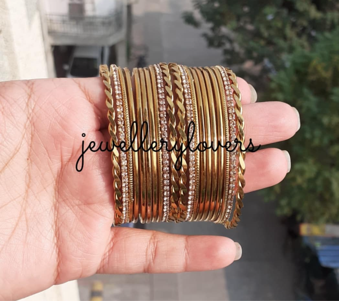 Shop golden bangles set at Jewellery Lovers. Anti-tarnish, trendy & perfect for daily or festive wear. Free shipping available. jewellerylovers