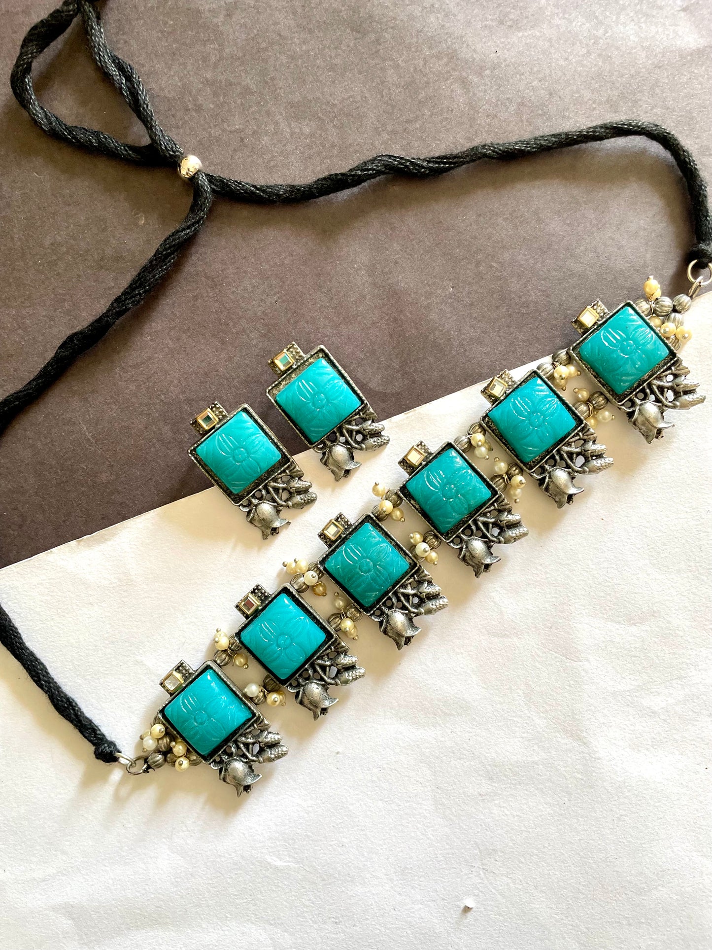 Button beaded choker set with earrings