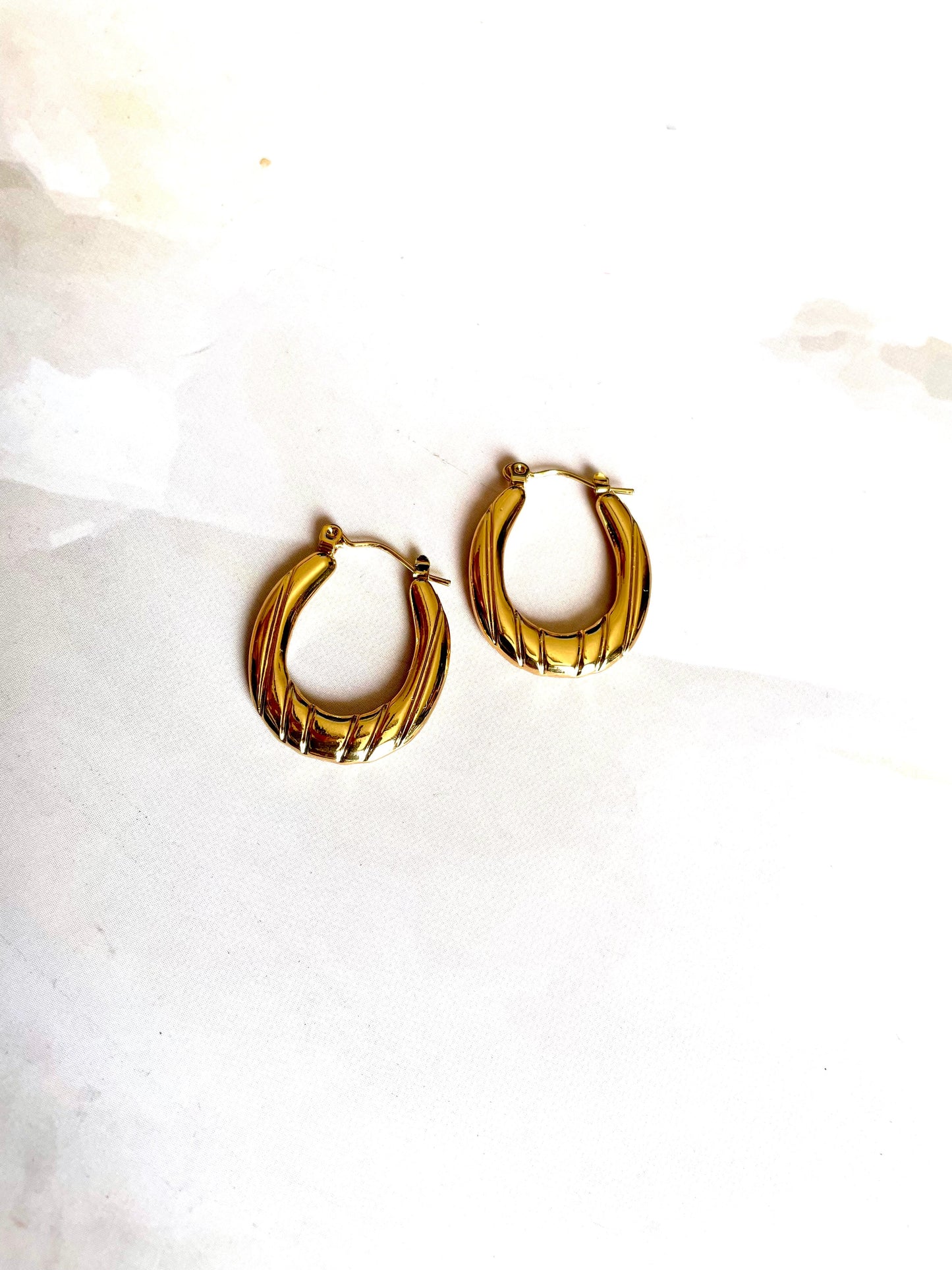 Shop semi hoops at Jewellery Lovers. Anti-tarnish, trendy & perfect for daily or festive wear. Free shipping available. jewellerylovers