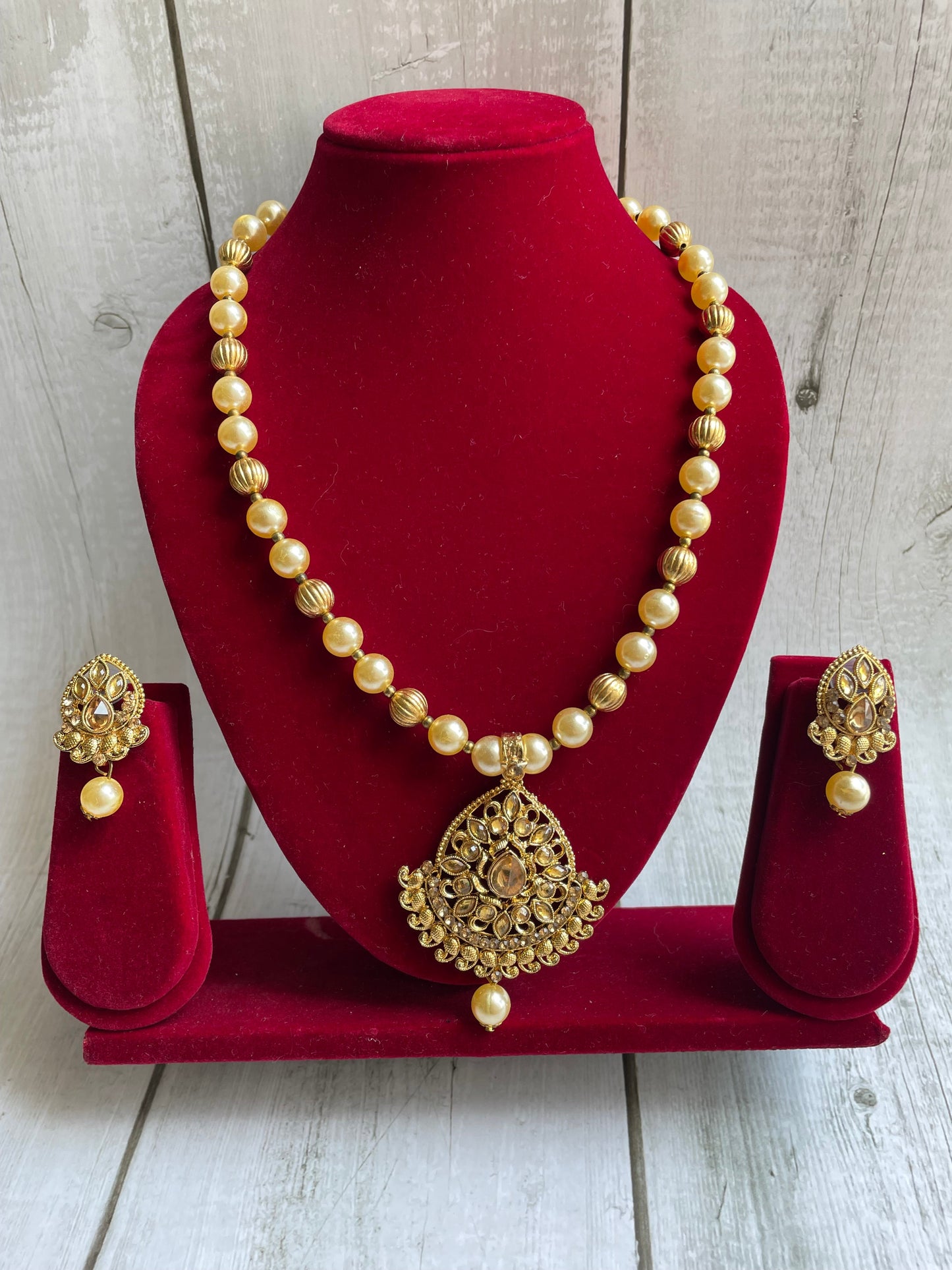 Shop temple earrings and set at Jewellery Lovers. Anti-tarnish, trendy & perfect for daily or festive wear. Free shipping available. jewellerylovers