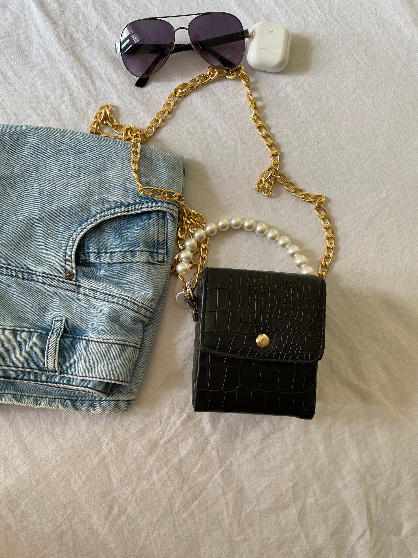 Shop sling bag at Jewellery Lovers. Anti-tarnish, trendy & perfect for daily or festive wear. Free shipping available. jewellerylovers