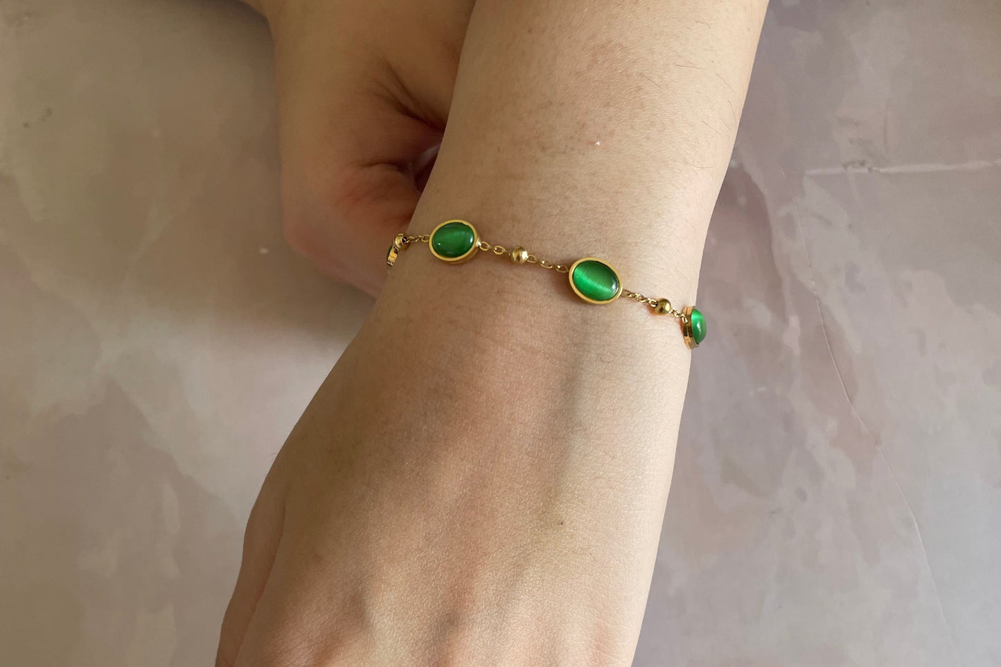 Shop green stone oval shape bracelet at Jewellery Lovers. Anti-tarnish, trendy & perfect for daily or festive wear. Free shipping available. jewellerylovers