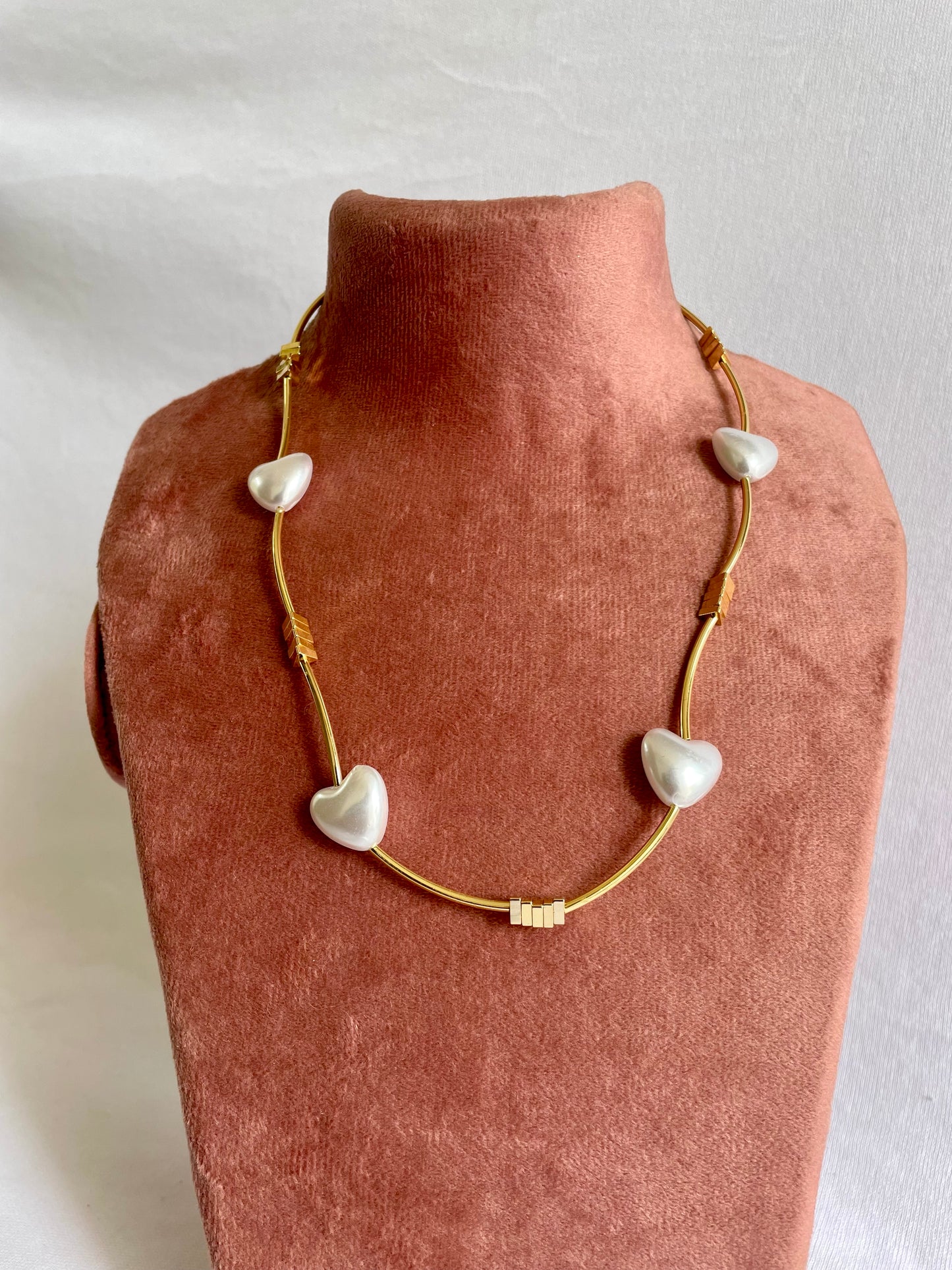 Heart white and gold necklace