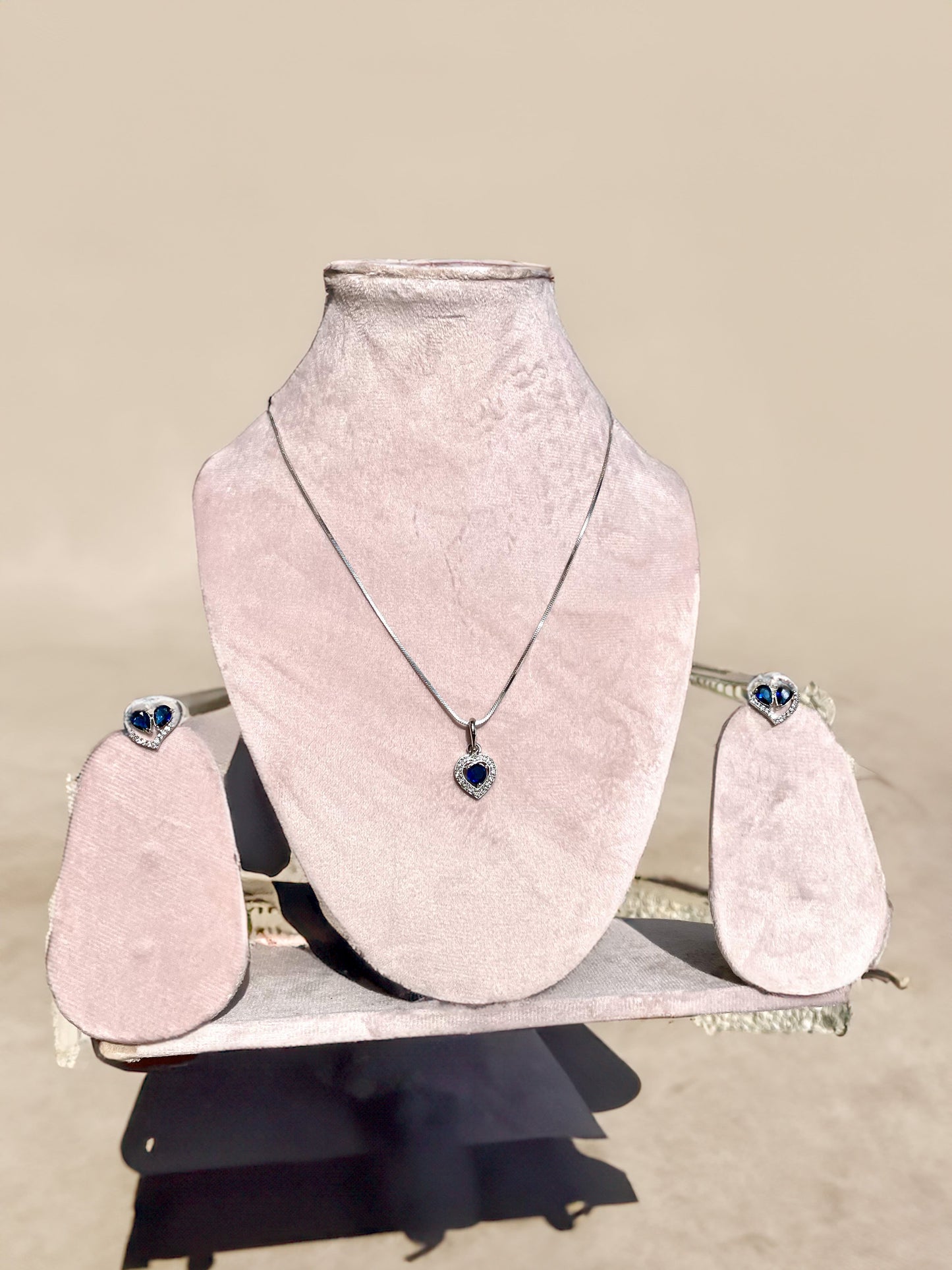 Shop ad set at Jewellery Lovers. Anti-tarnish, trendy & perfect for daily or festive wear. Free shipping available. jewellerylovers