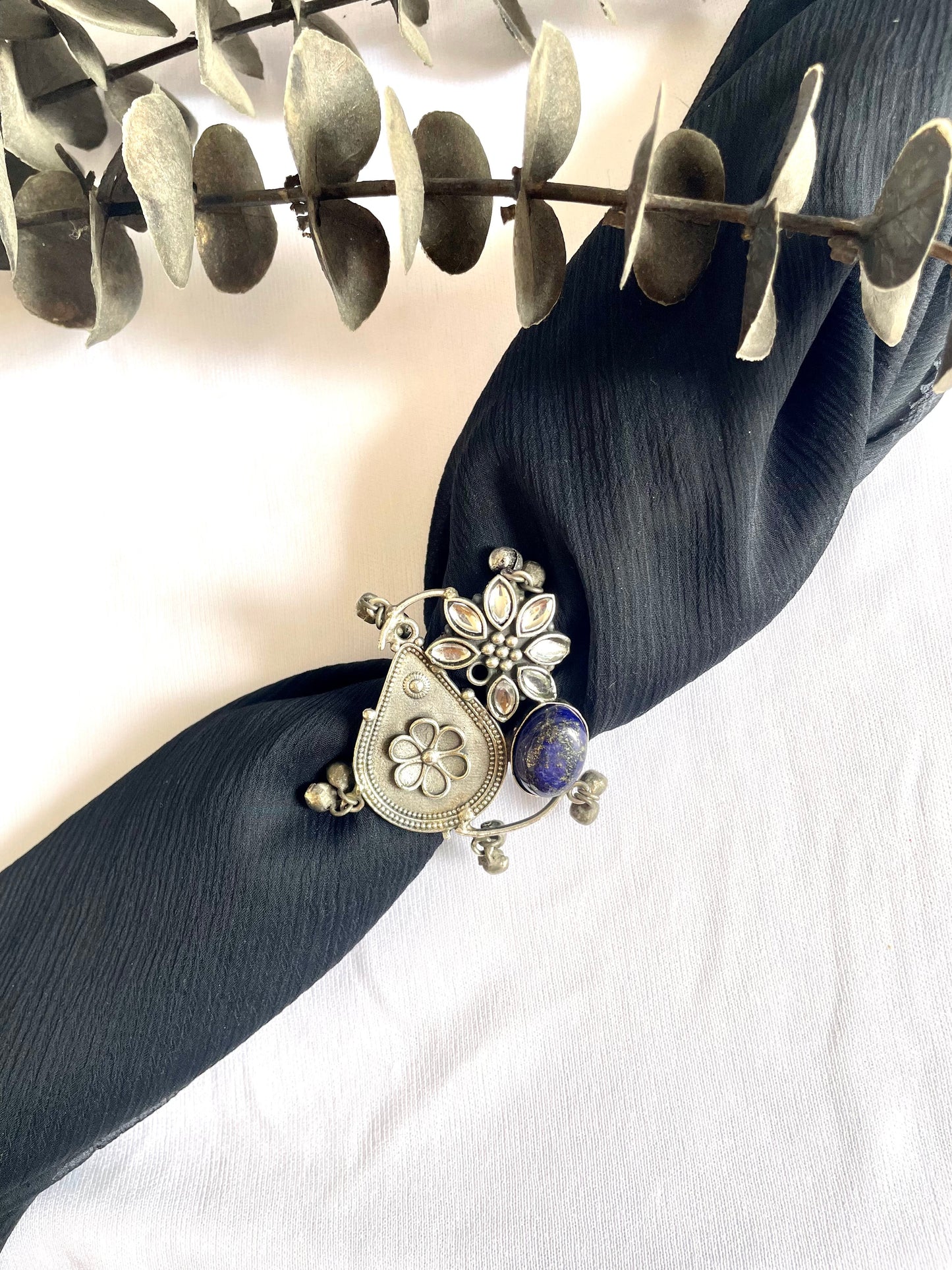 Shop flower stone big size finger ring at Jewellery Lovers. Anti-tarnish, trendy & perfect for daily or festive wear. Free shipping available. jewellerylovers