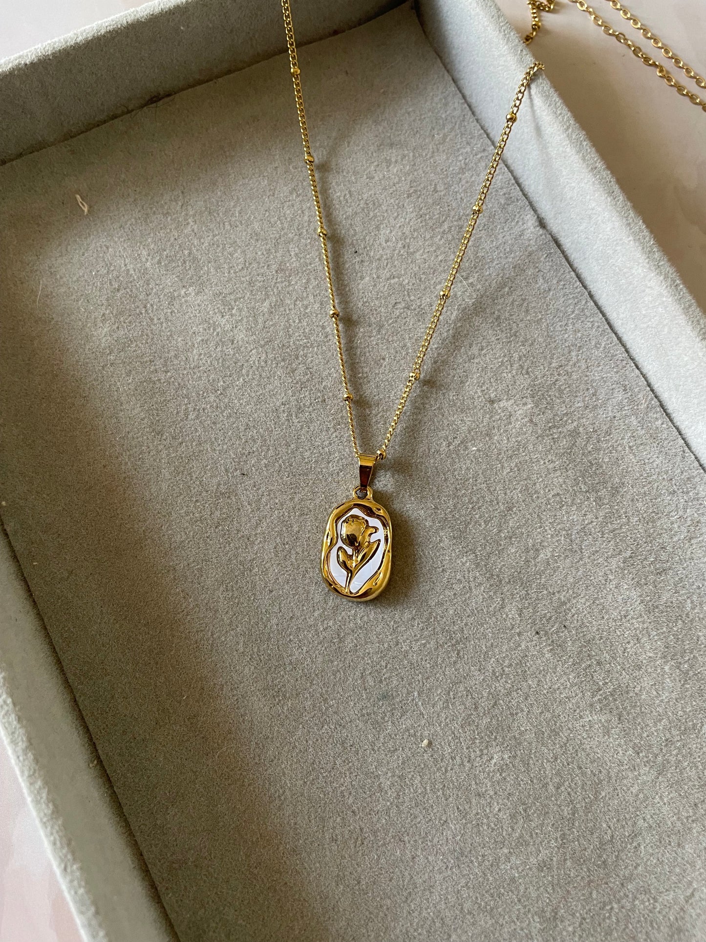 Shop stamp rose pendent at Jewellery Lovers. Anti-tarnish, trendy & perfect for daily or festive wear. Free shipping available. jewellerylovers