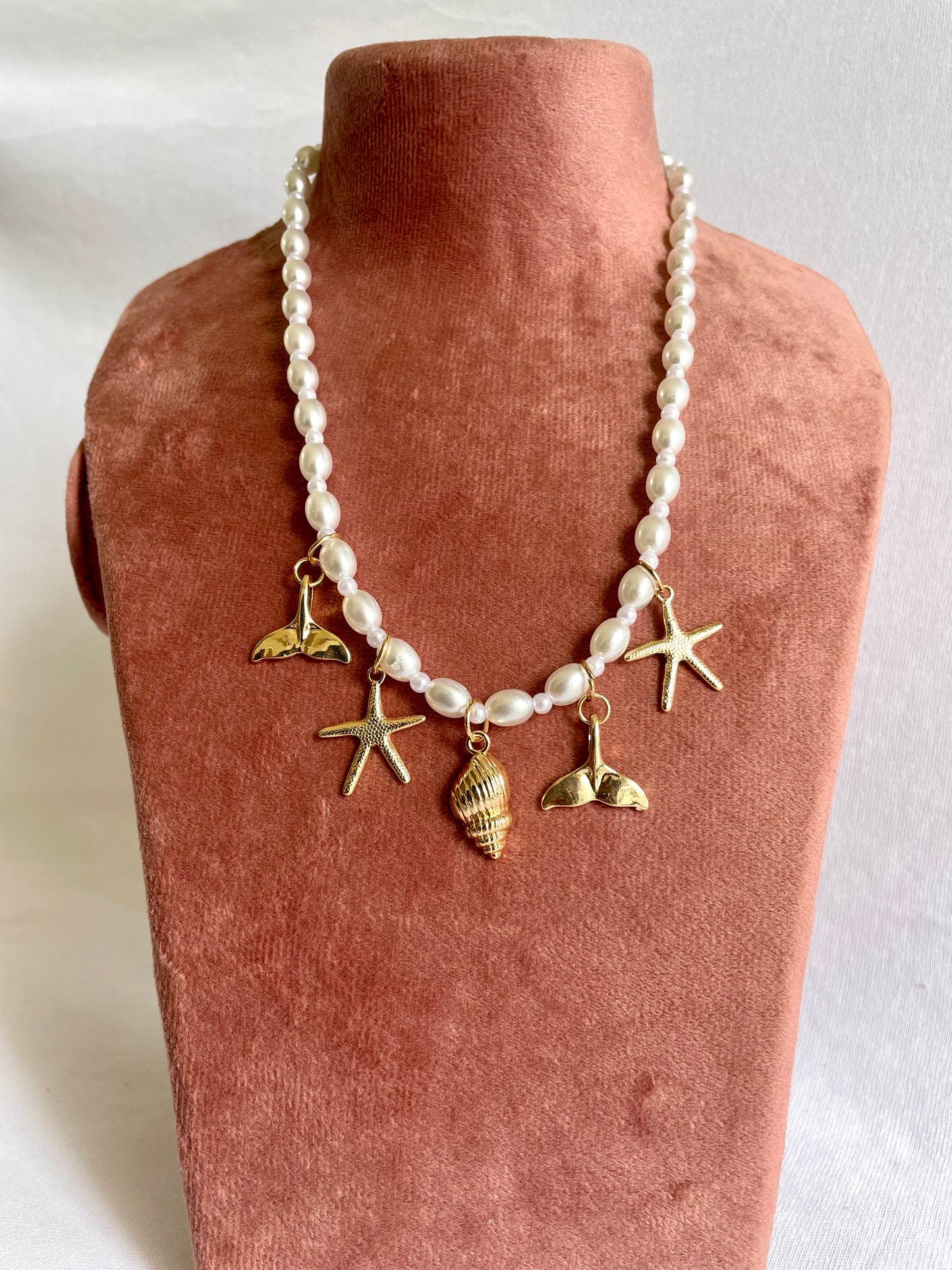 White and gold charms necklace