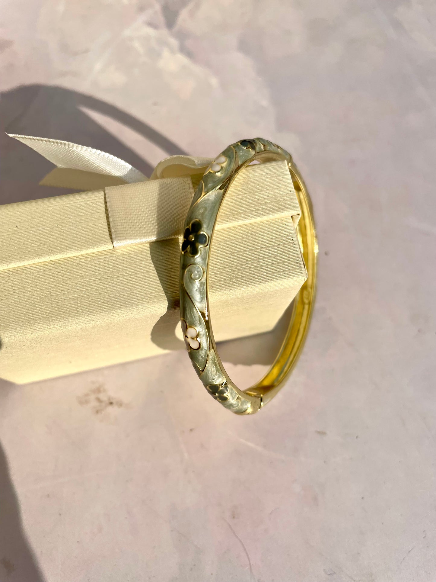 Flowery slim enamel bangle