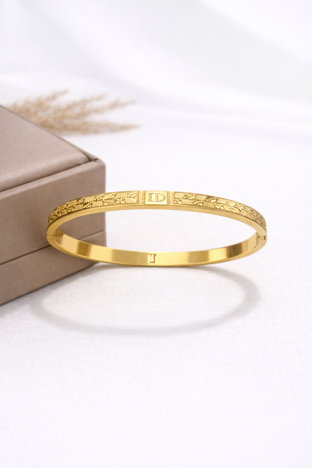 Premium bangle