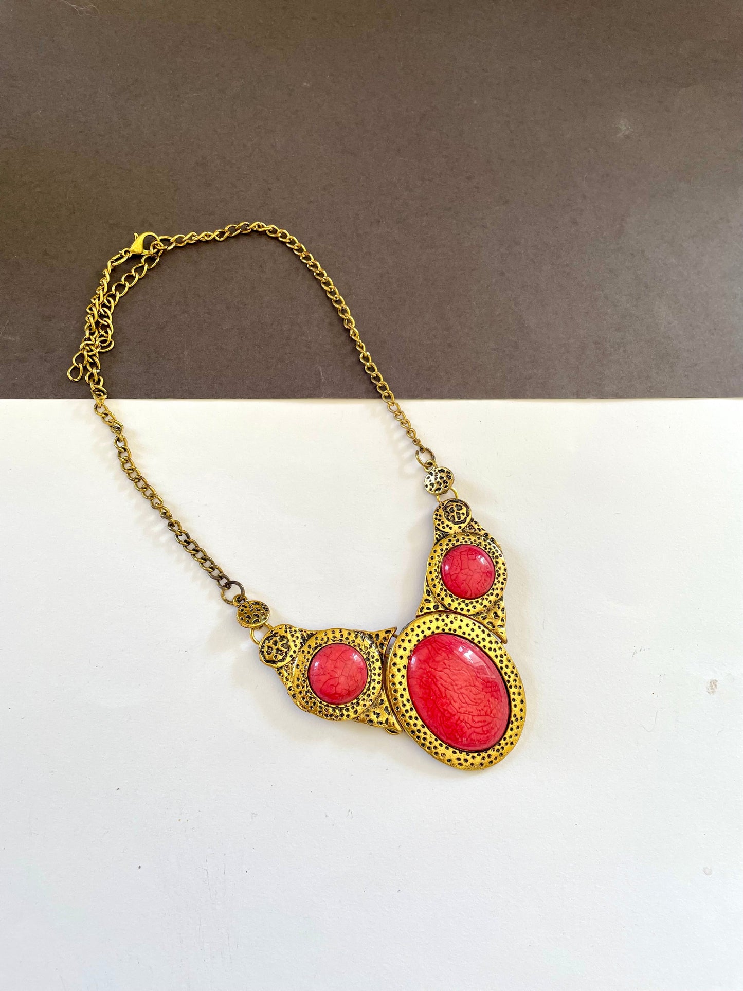 Shop stone necklace pendent at Jewellery Lovers. Anti-tarnish, trendy & perfect for daily or festive wear. Free shipping available. jewellerylovers