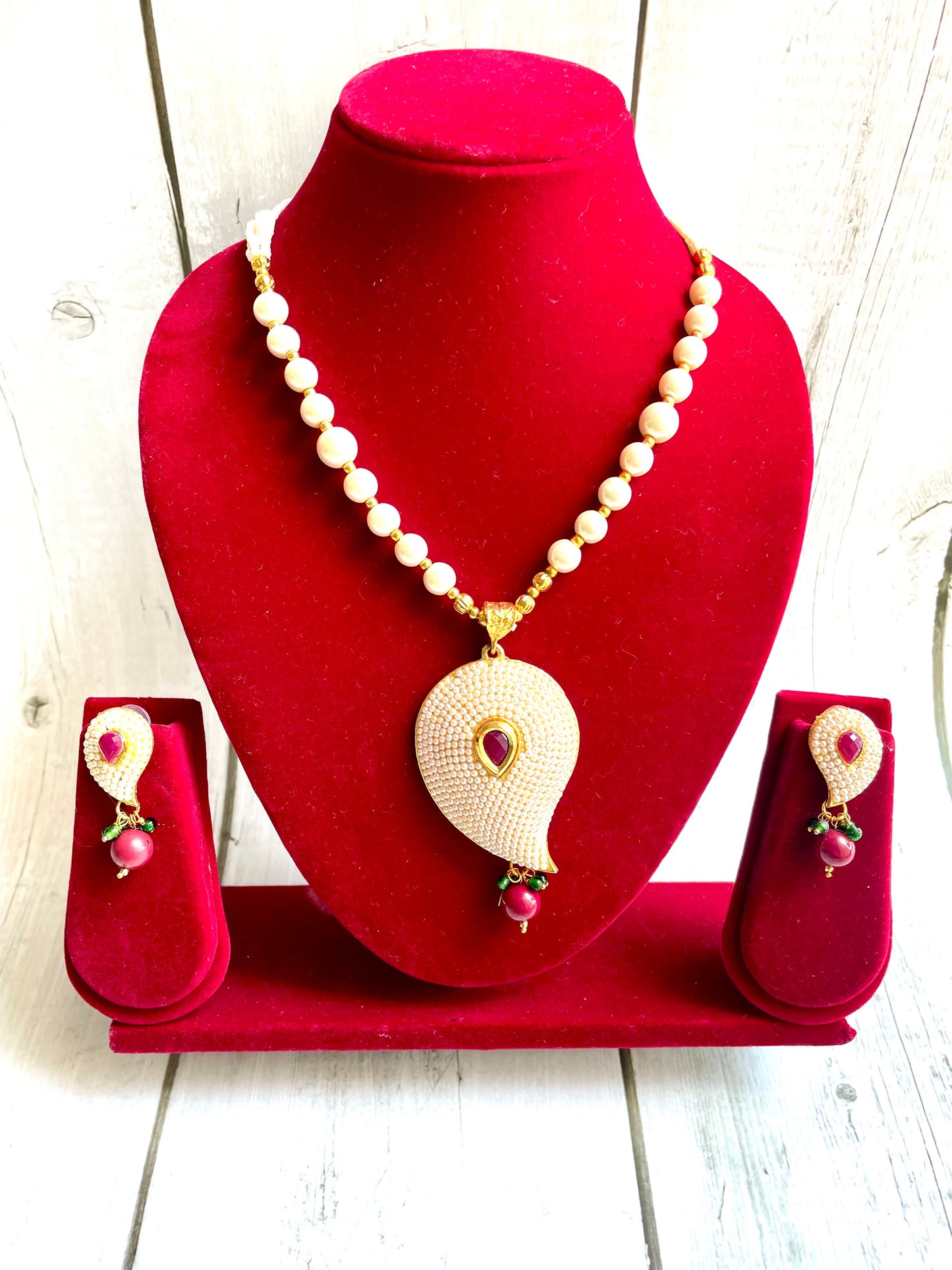 Shop beaded necklace with studs at Jewellery Lovers. Anti-tarnish, trendy & perfect for daily or festive wear. Free shipping available. jewellerylovers