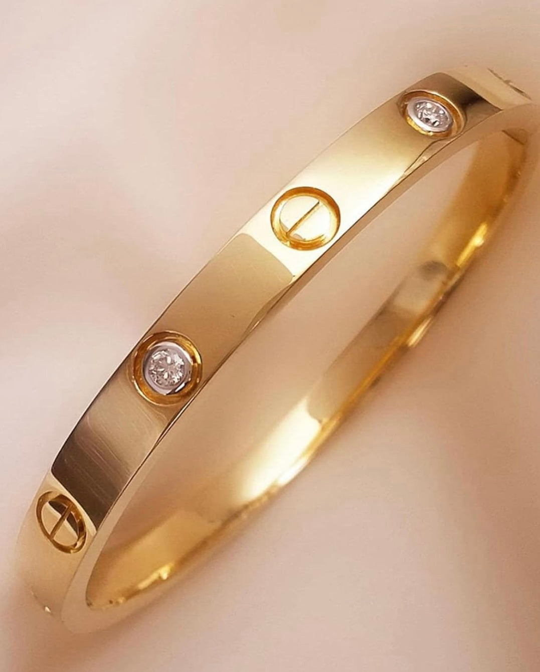 Shop cartier bangle at Jewellery Lovers. Anti-tarnish, trendy & perfect for daily or festive wear. Free shipping available. jewellerylovers