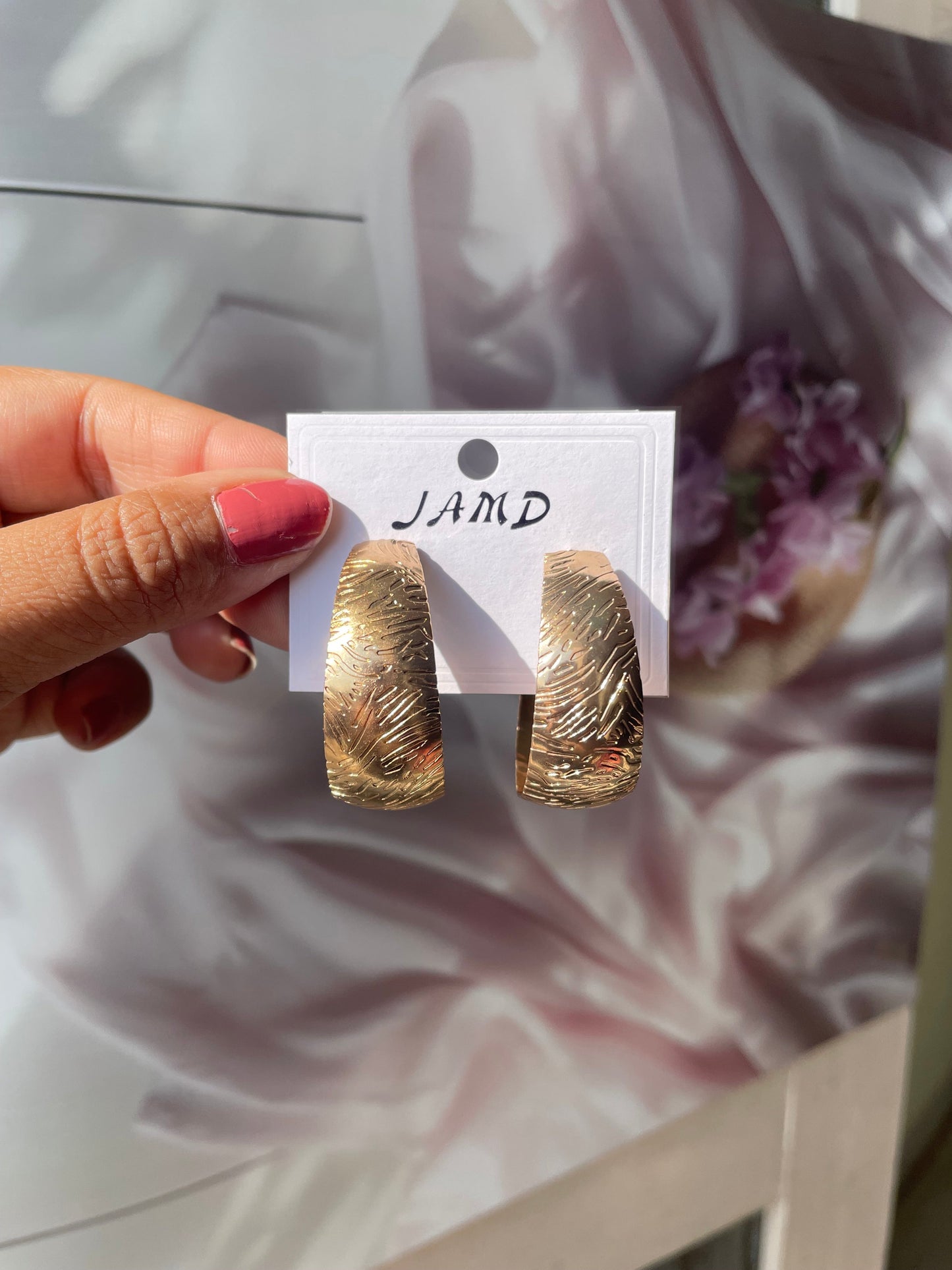 Shop golden hoops at Jewellery Lovers. Anti-tarnish, trendy & perfect for daily or festive wear. Free shipping available. jewellerylovers