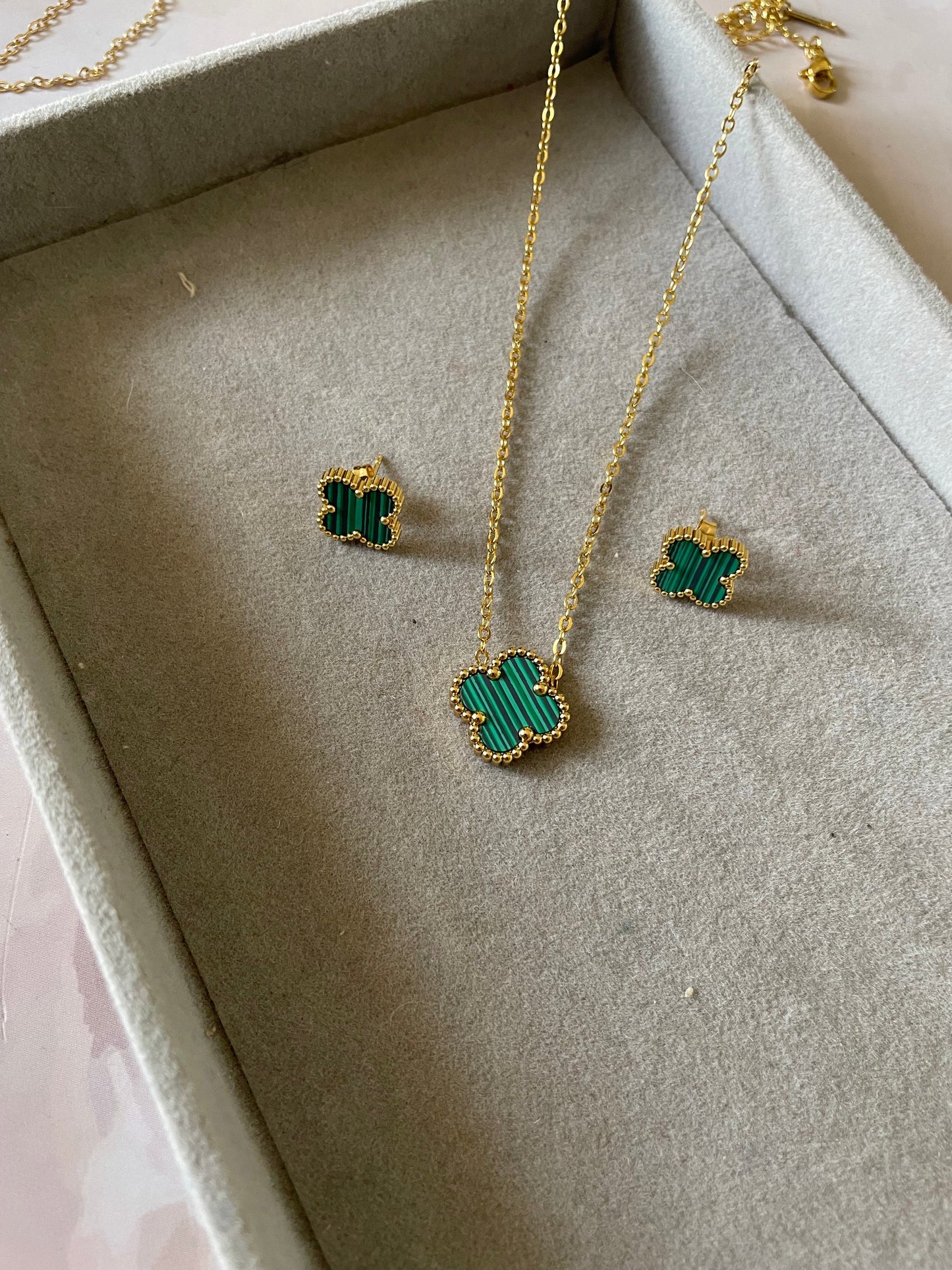 Shop vancleef best seller design at Jewellery Lovers. Anti-tarnish, trendy & perfect for daily or festive wear. Free shipping available. jewellerylovers