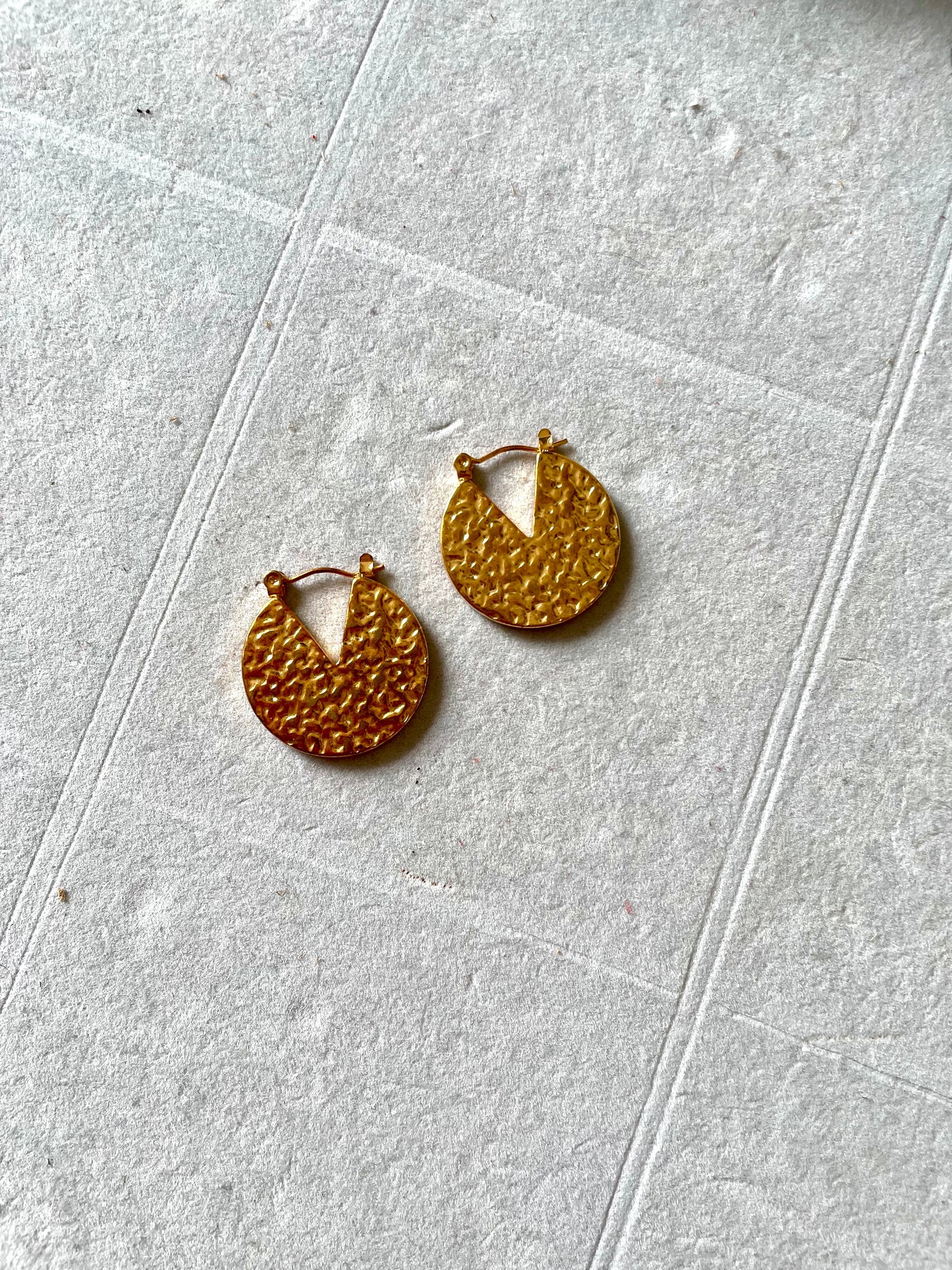 Shop hoops at Jewellery Lovers. Anti-tarnish, trendy & perfect for daily or festive wear. Free shipping available. jewellerylovers