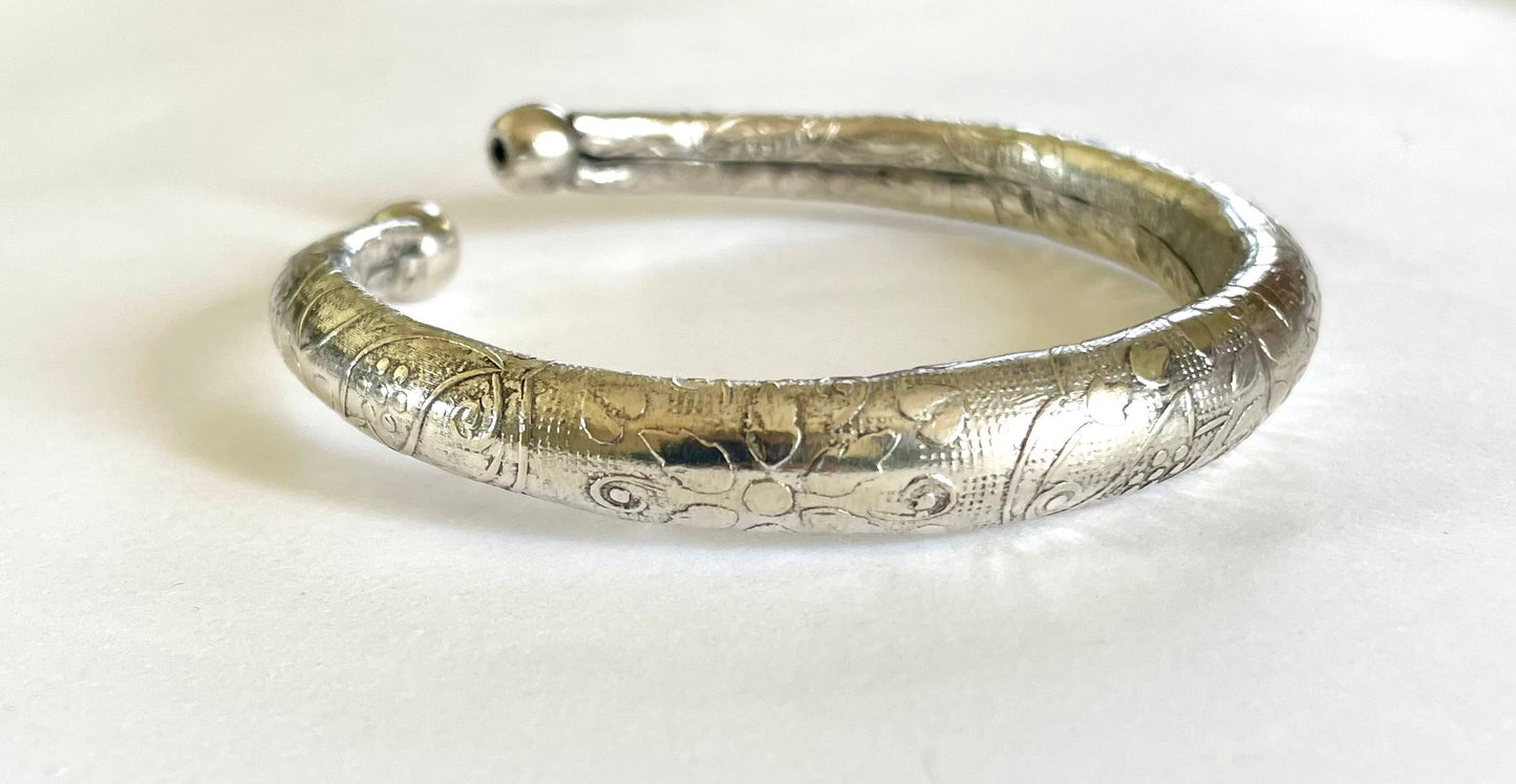 Shop banjara bangle at Jewellery Lovers. Anti-tarnish, trendy & perfect for daily or festive wear. Free shipping available. jewellerylovers