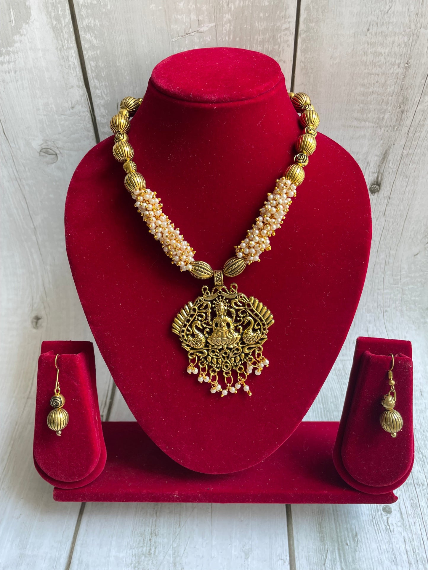 Shop temple necklace with earrings at Jewellery Lovers. Anti-tarnish, trendy & perfect for daily or festive wear. Free shipping available. jewellerylovers