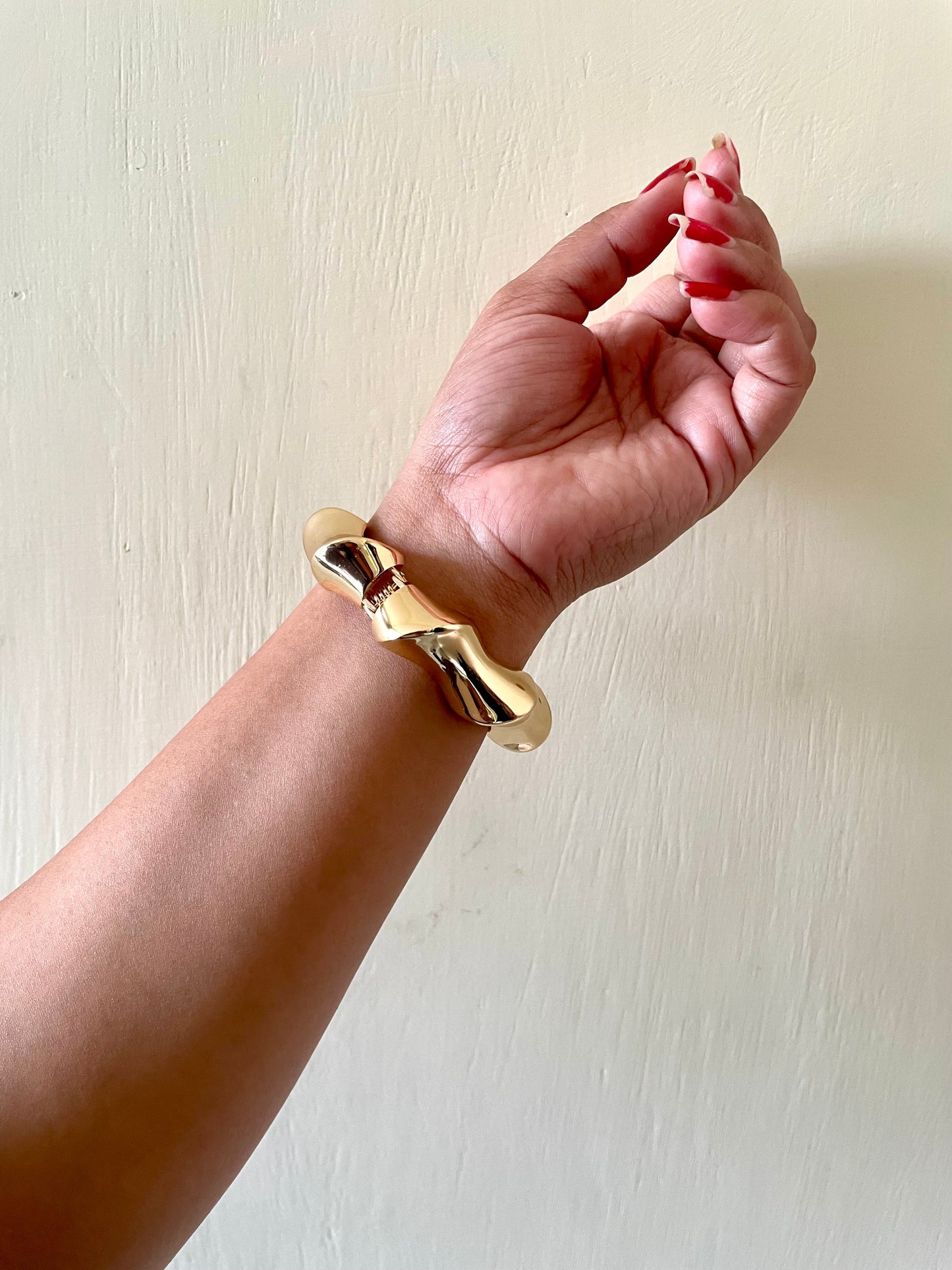 Shop circular cuff at Jewellery Lovers. Anti-tarnish, trendy & perfect for daily or festive wear. Free shipping available. jewellerylovers