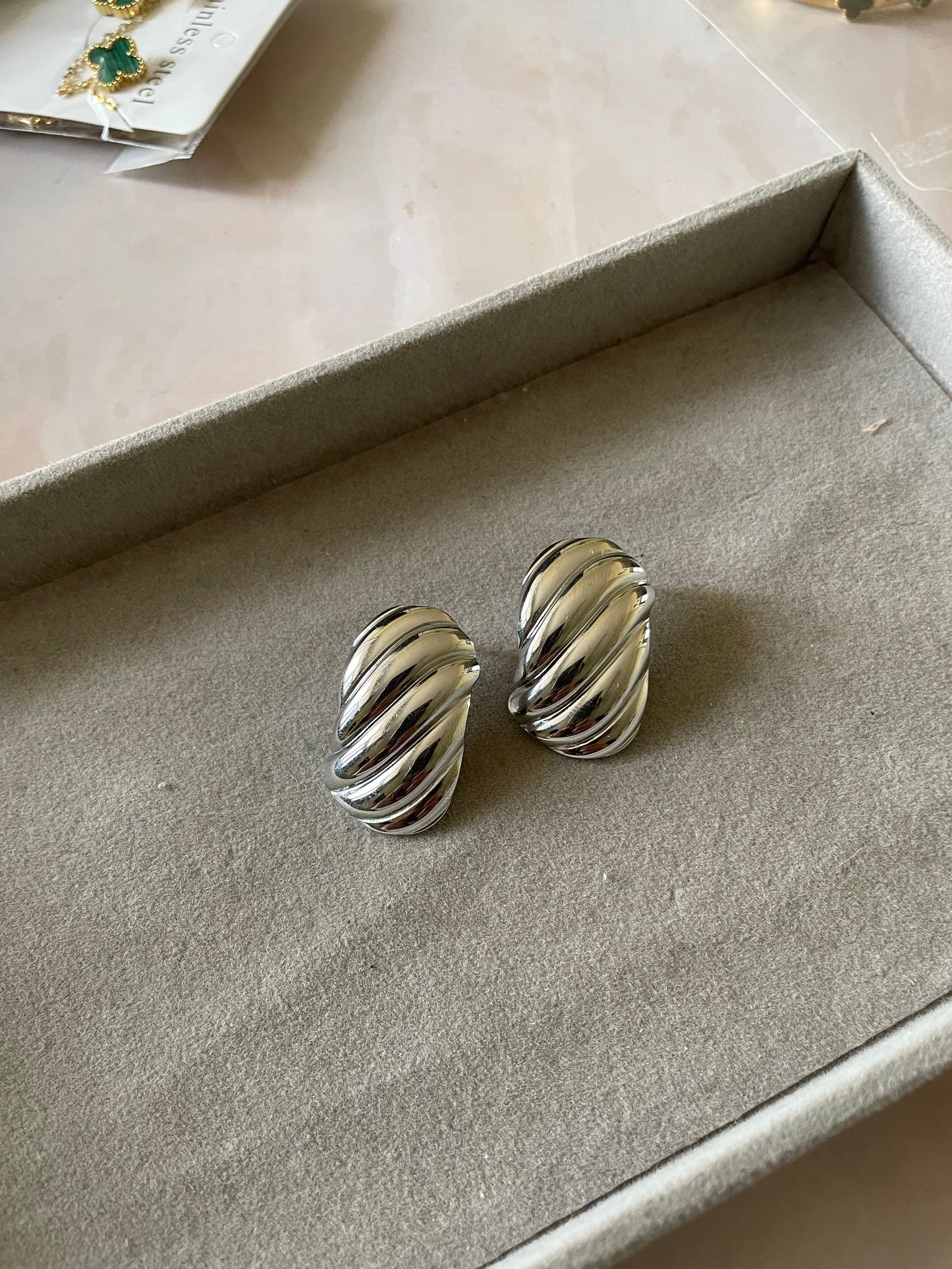 Shop ziggiee studs at Jewellery Lovers. Anti-tarnish, trendy & perfect for daily or festive wear. Free shipping available. jewellerylovers