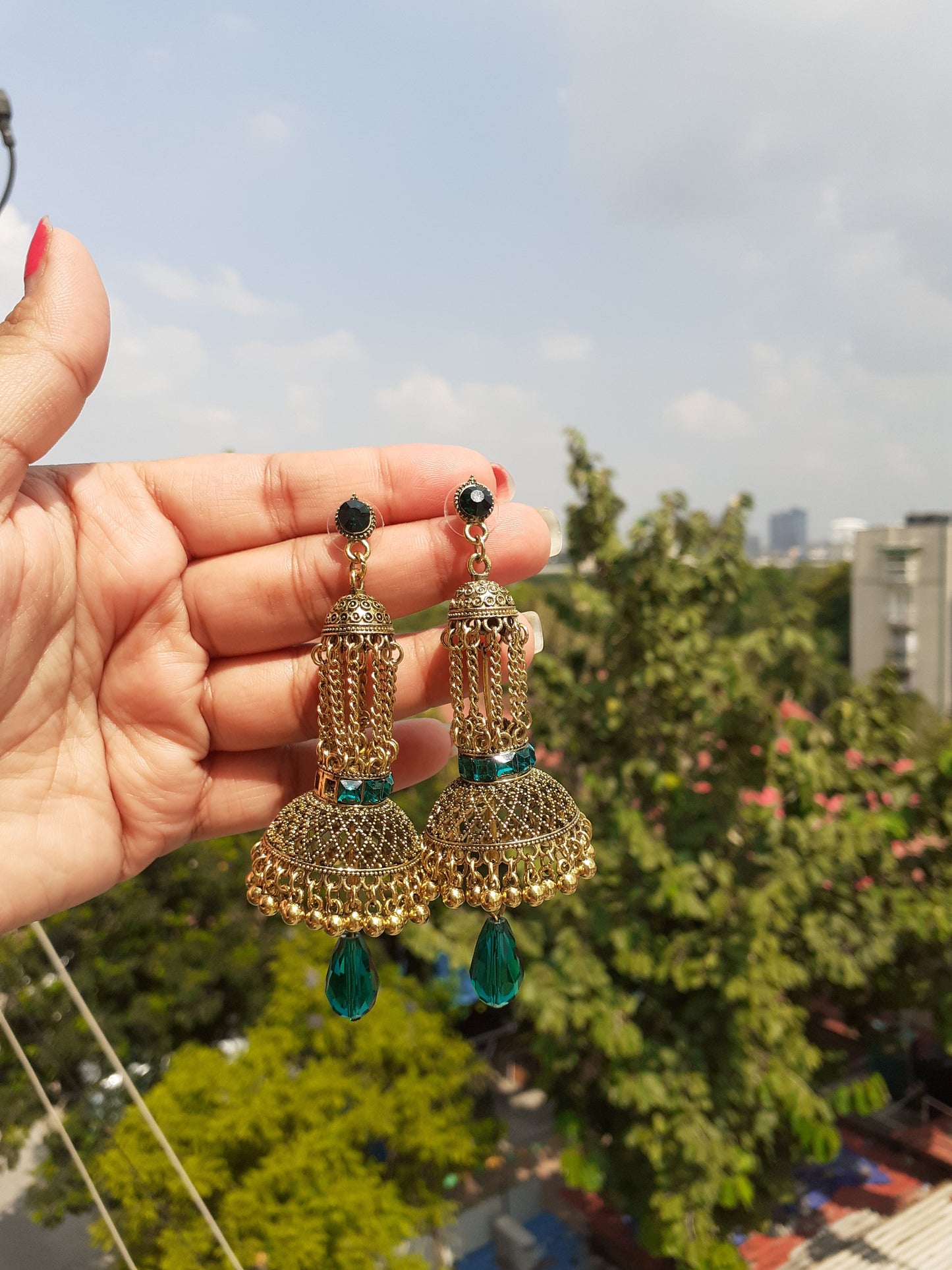 Shop golden jhumka at Jewellery Lovers. Anti-tarnish, trendy & perfect for daily or festive wear. Free shipping available. jewellerylovers