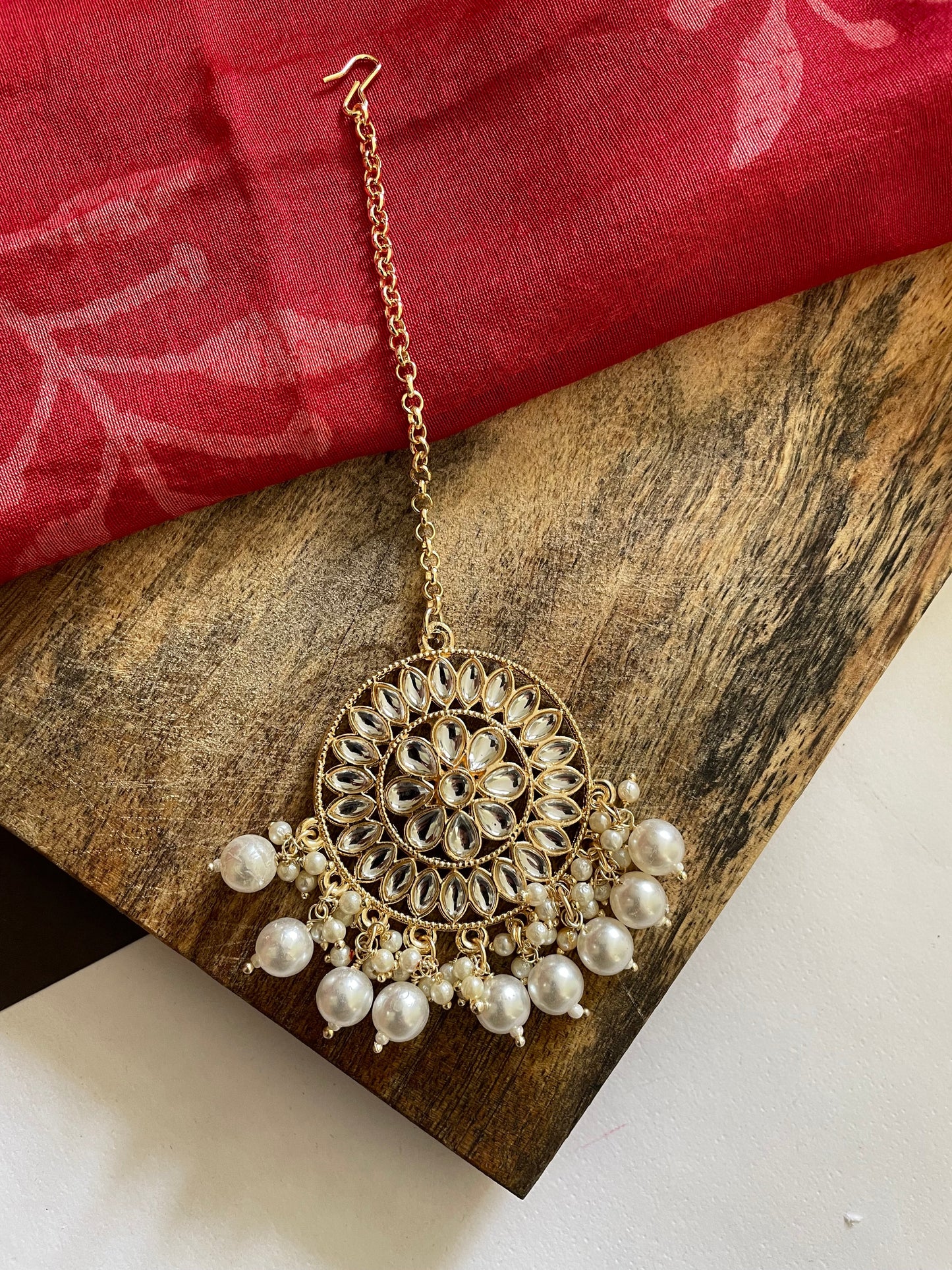 Shop kundan maangteeka at Jewellery Lovers. Anti-tarnish, trendy & perfect for daily or festive wear. Free shipping available. jewellerylovers