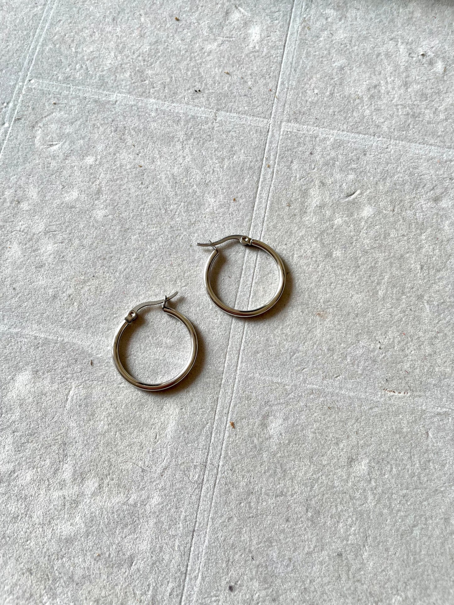 Shop hoops at Jewellery Lovers. Anti-tarnish, trendy & perfect for daily or festive wear. Free shipping available. jewellerylovers