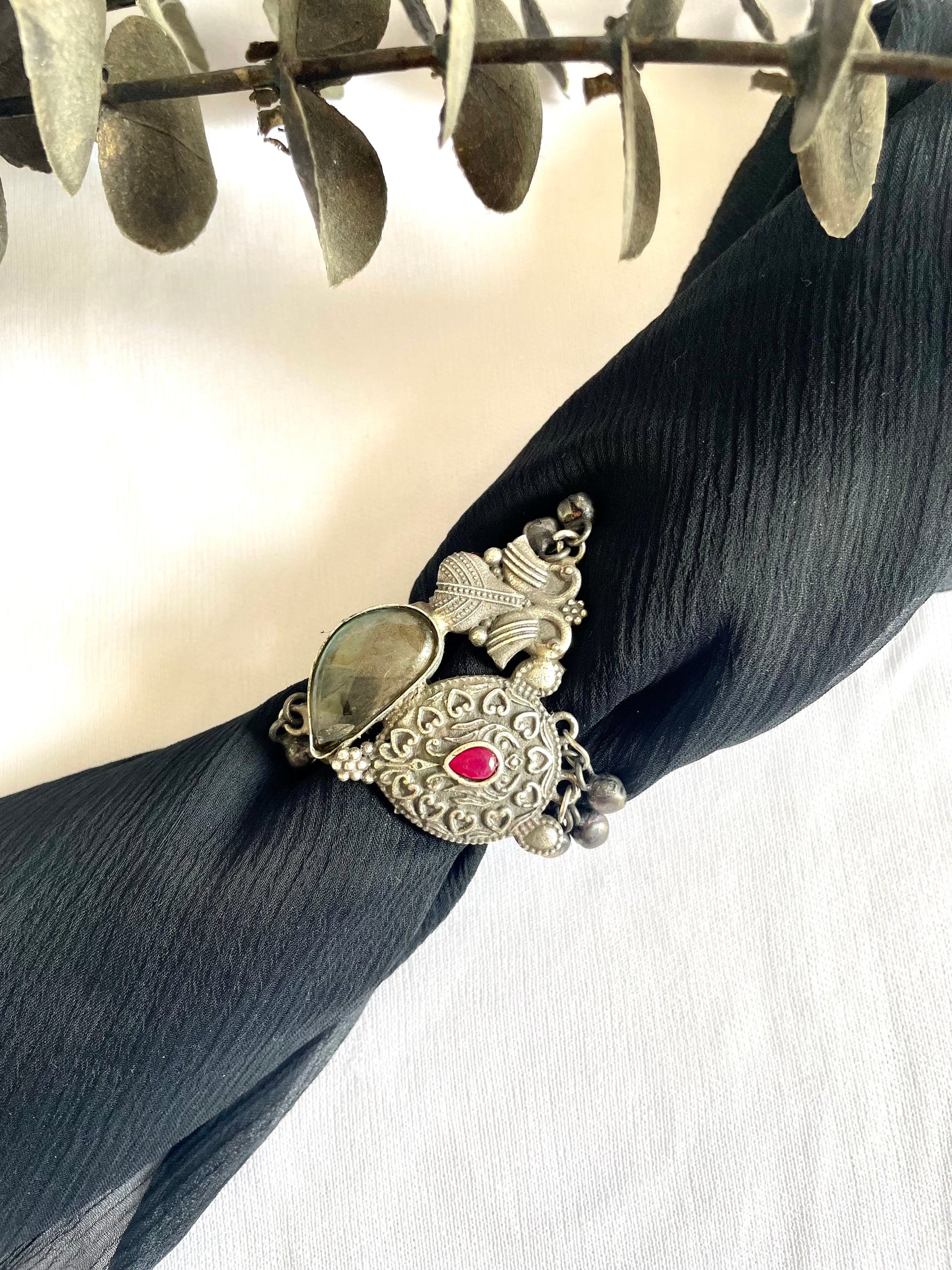 Shop flower stone big size ring at Jewellery Lovers. Anti-tarnish, trendy & perfect for daily or festive wear. Free shipping available. jewellerylovers