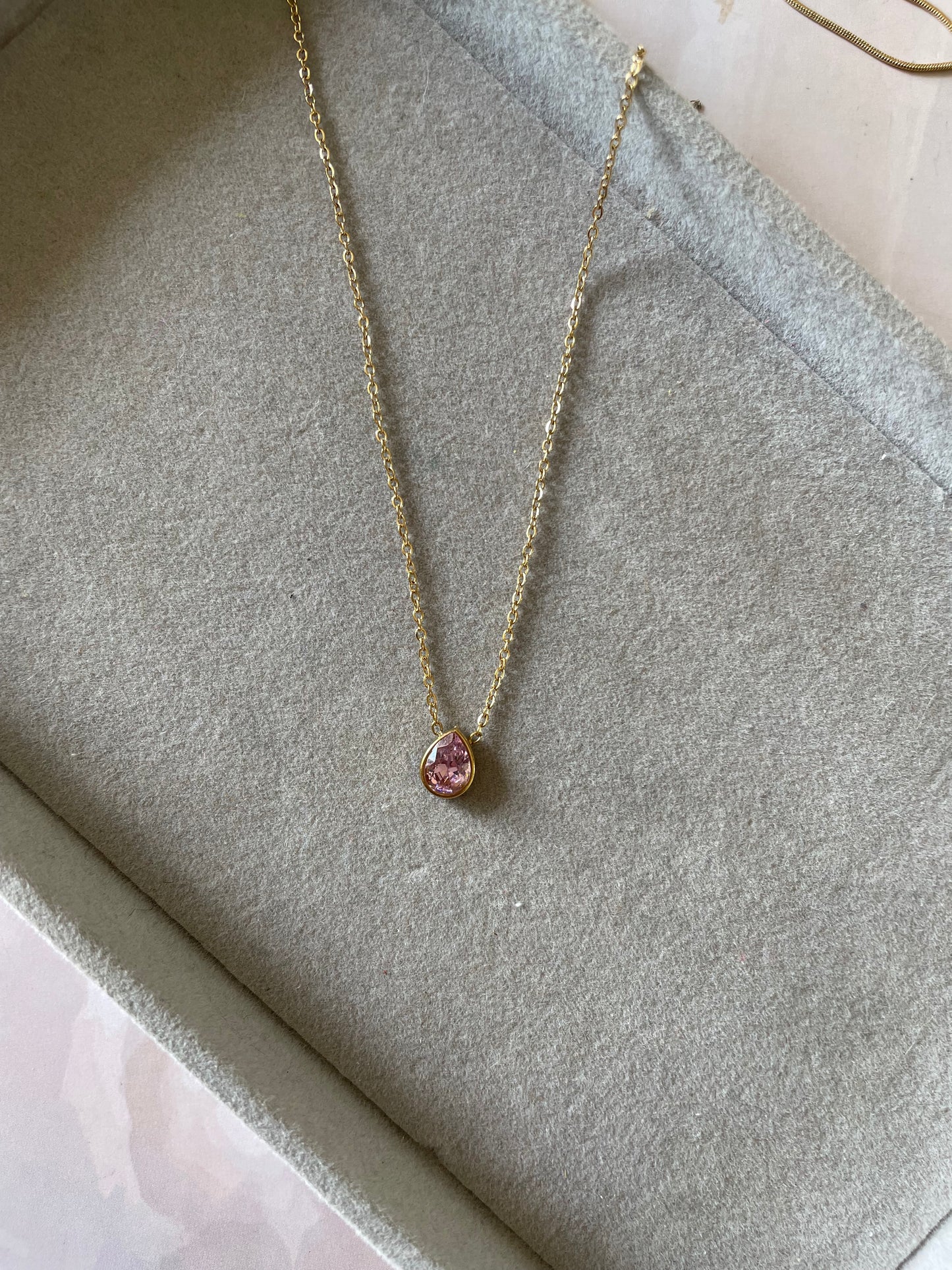 Dew stone necklace