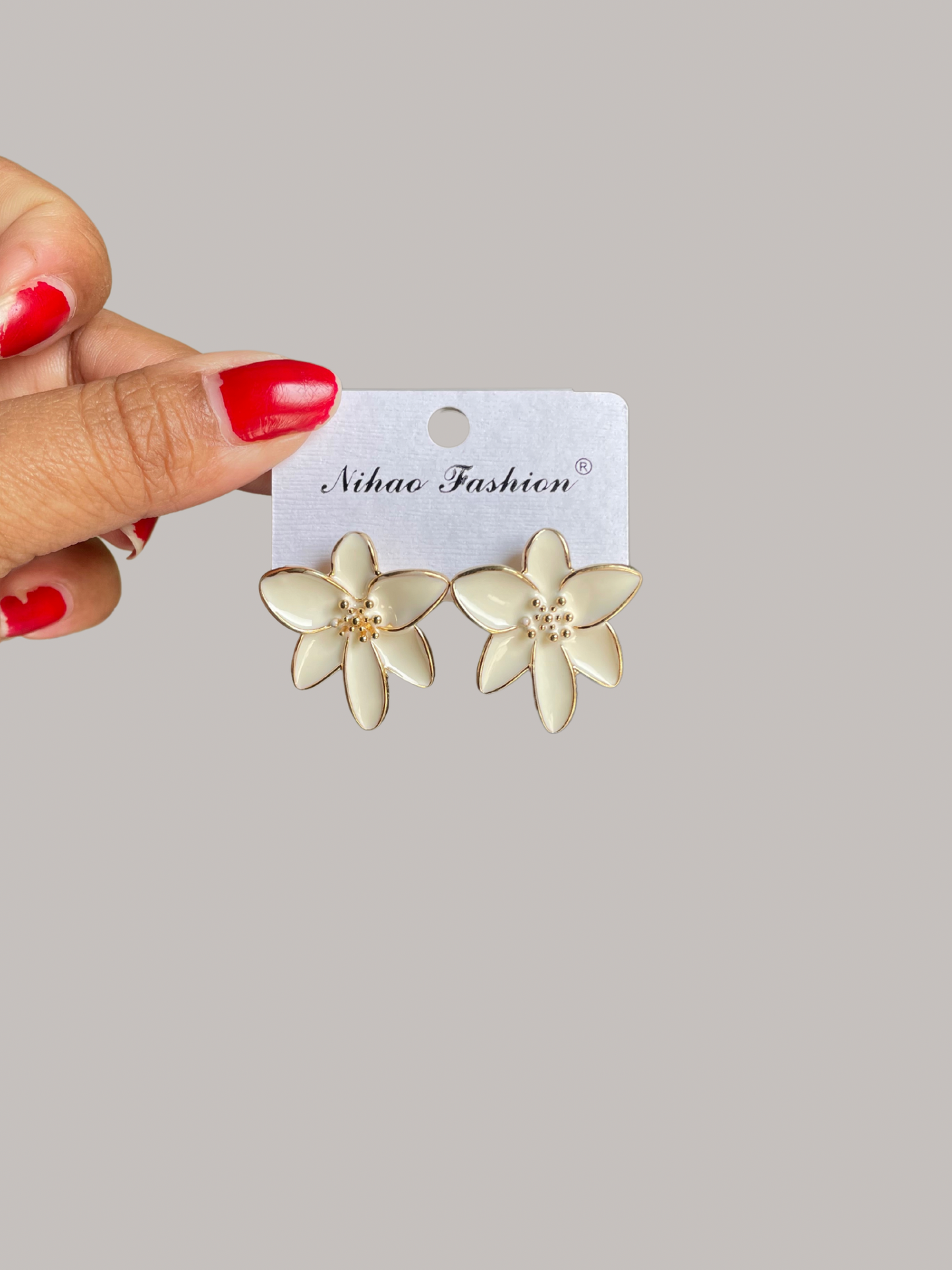 Shop dainty flower studs at Jewellery Lovers. Anti-tarnish, trendy & perfect for daily or festive wear. Free shipping available. jewellerylovers
