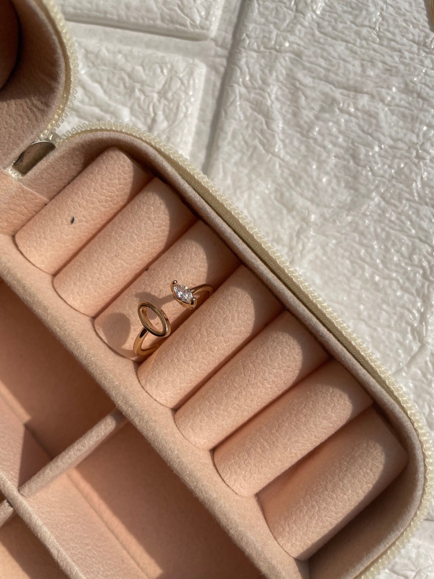 Shop oval ring at Jewellery Lovers. Anti-tarnish, trendy & perfect for daily or festive wear. Free shipping available. jewellerylovers