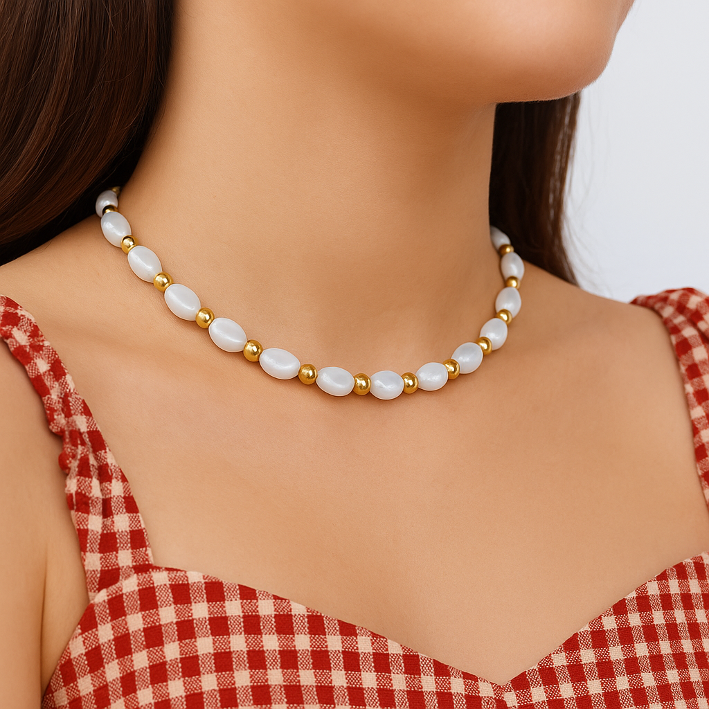 White and gold beads necklace | Necklace by Jewellery Lovers jewellerylovers