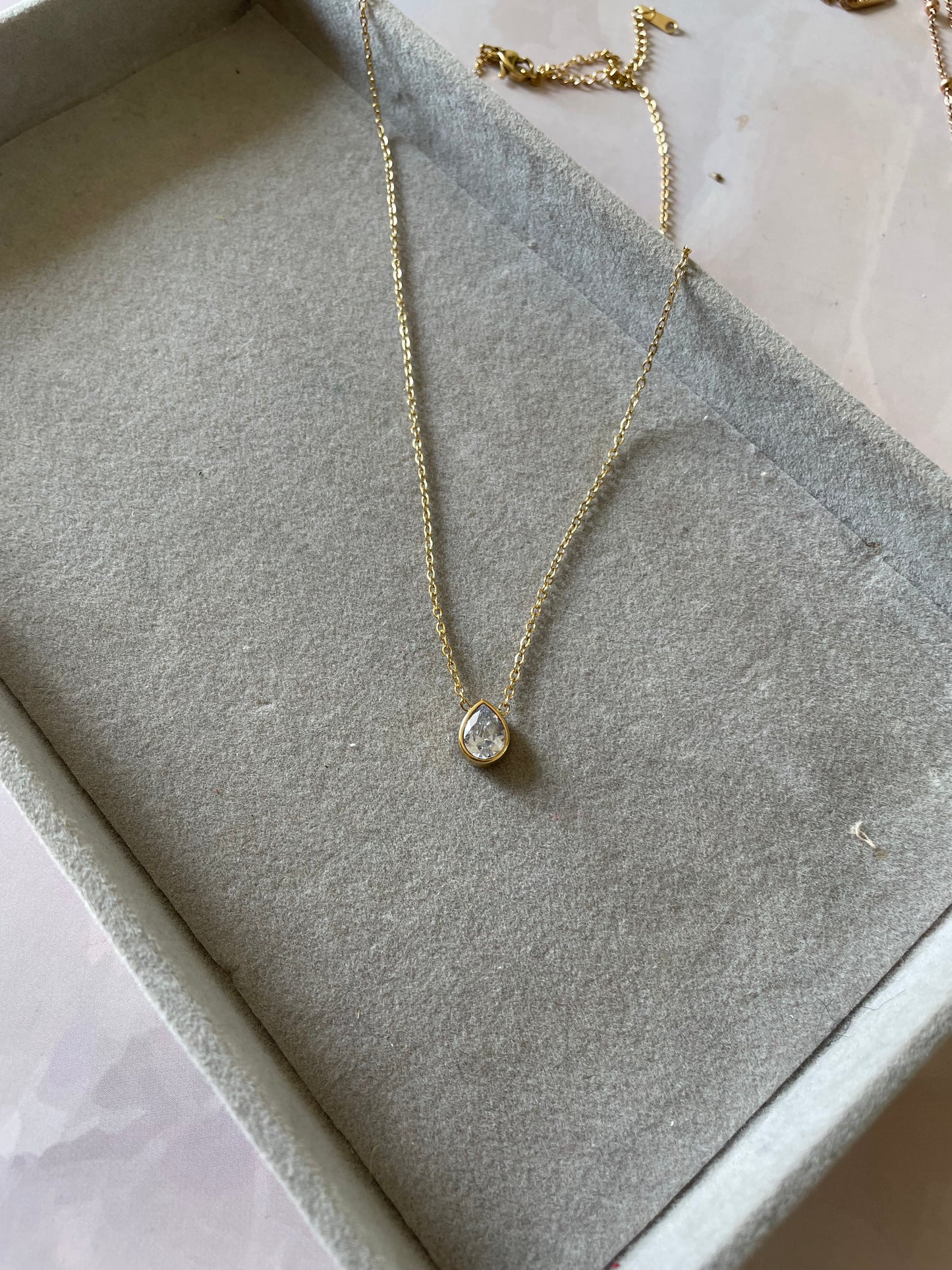 Dew stone necklace