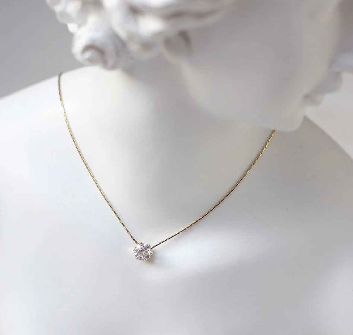 Delicate necklace jewellerylovers