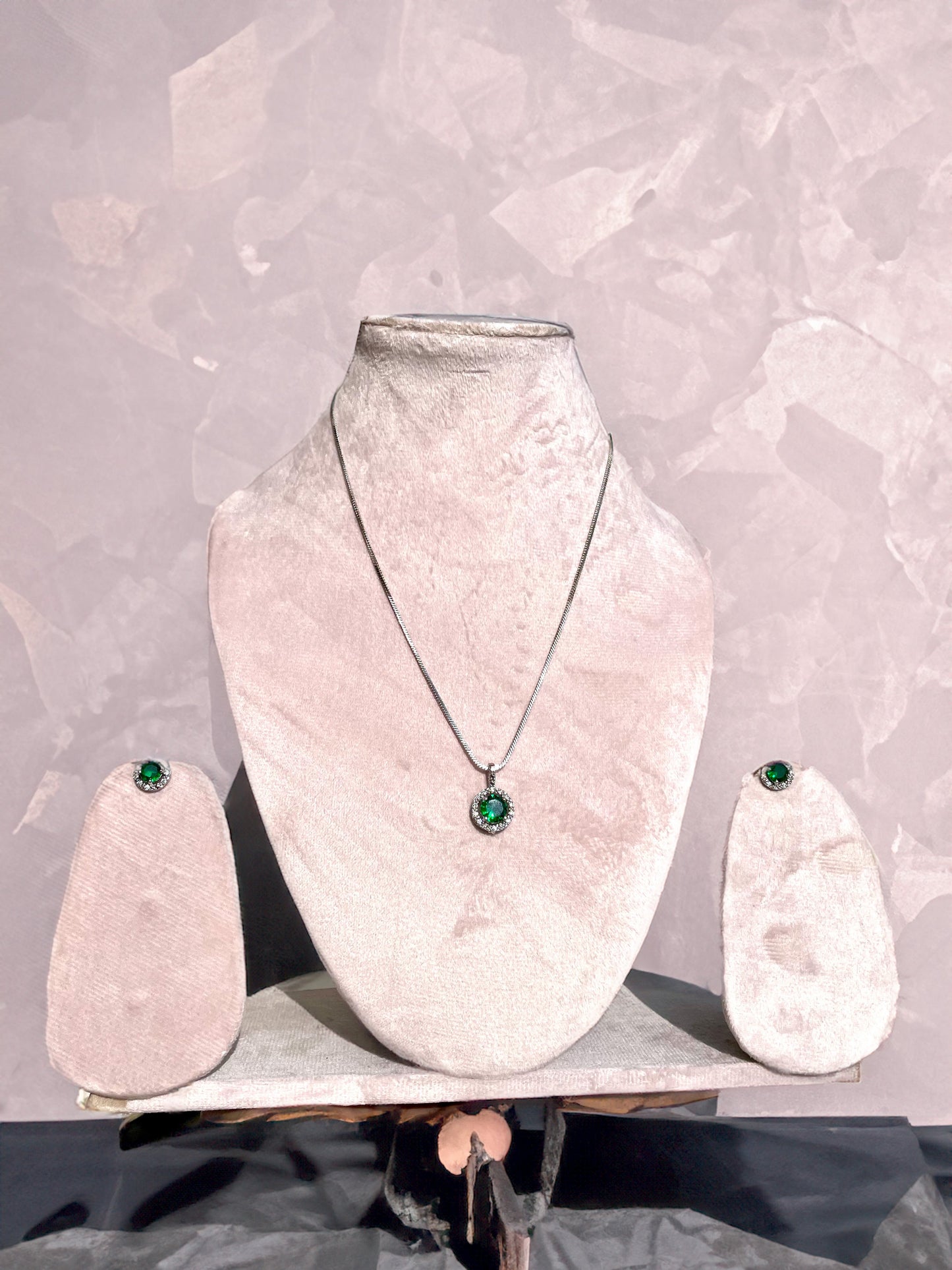 Shop necklace set at Jewellery Lovers. Anti-tarnish, trendy & perfect for daily or festive wear. Free shipping available. jewellerylovers