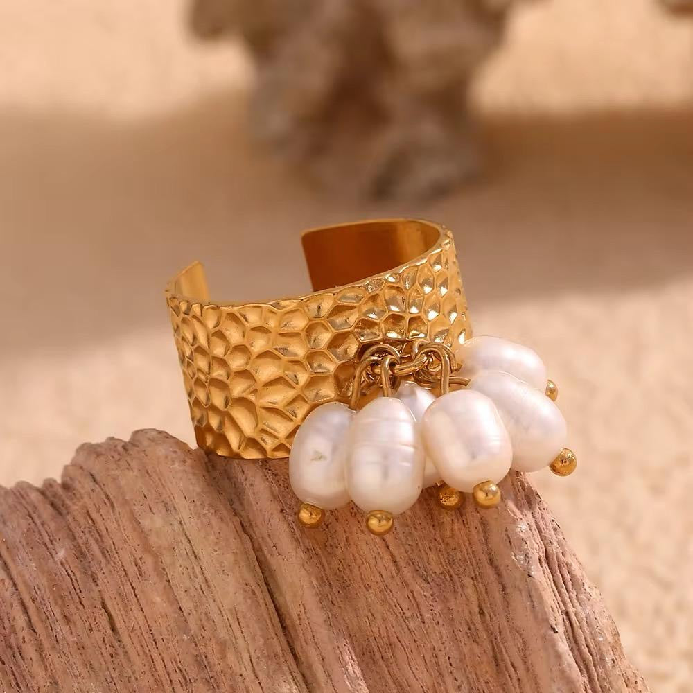 Shop statement ring at Jewellery Lovers. Anti-tarnish, trendy & perfect for daily or festive wear. Free shipping available. jewellerylovers