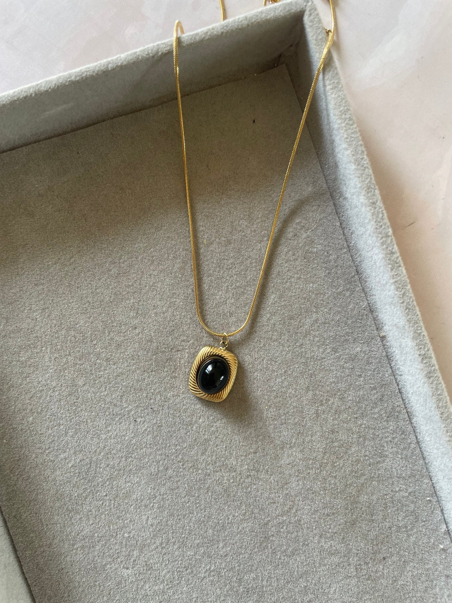 Single stone necklace