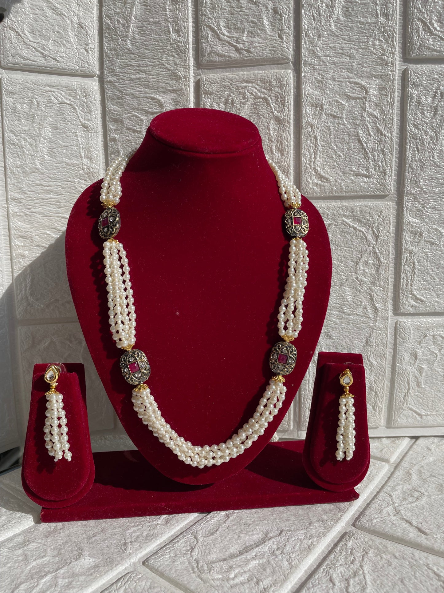 Shop pearl necklace set at Jewellery Lovers. Anti-tarnish, trendy & perfect for daily or festive wear. Free shipping available. jewellerylovers