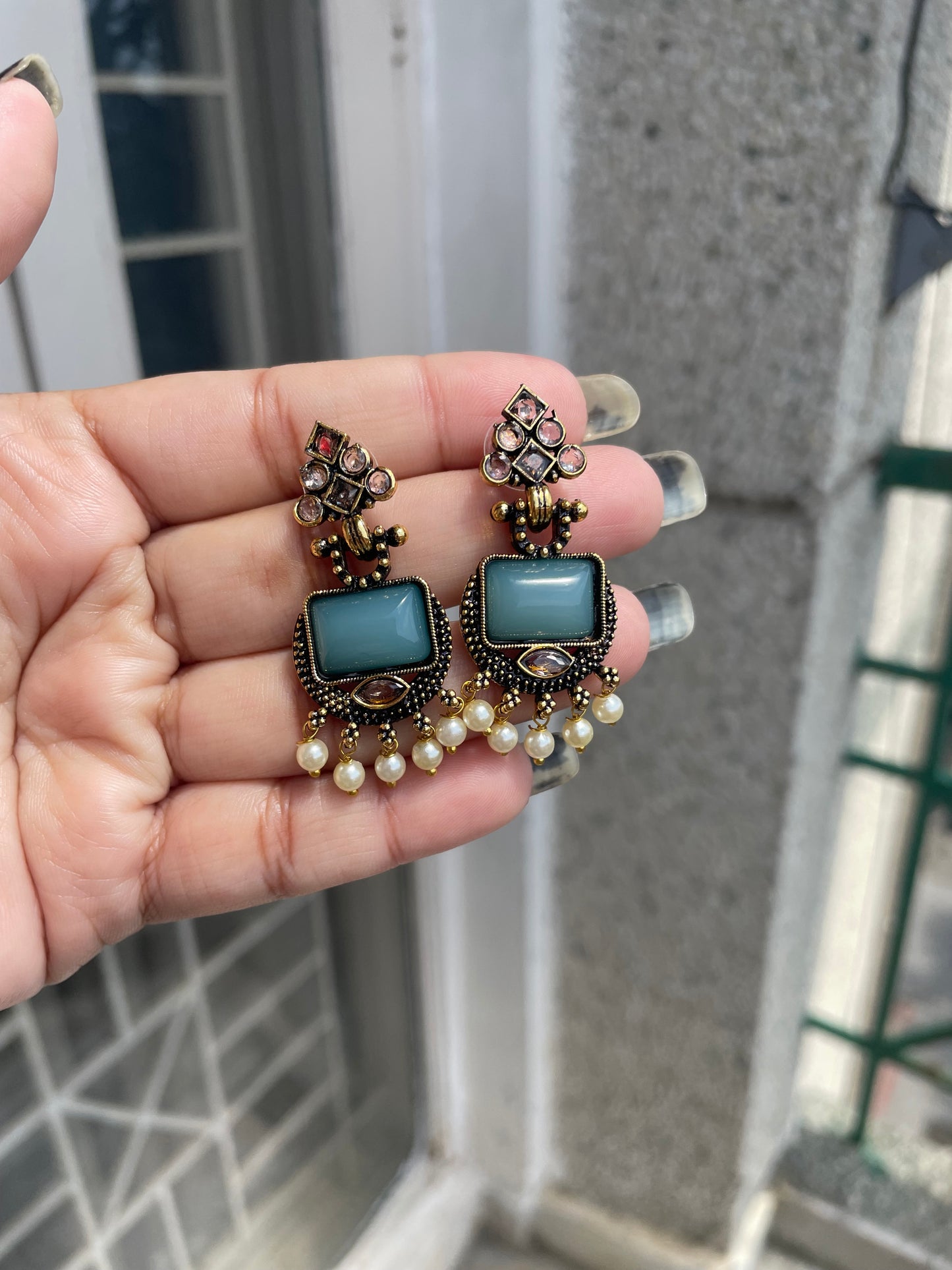 Mini kundan studs