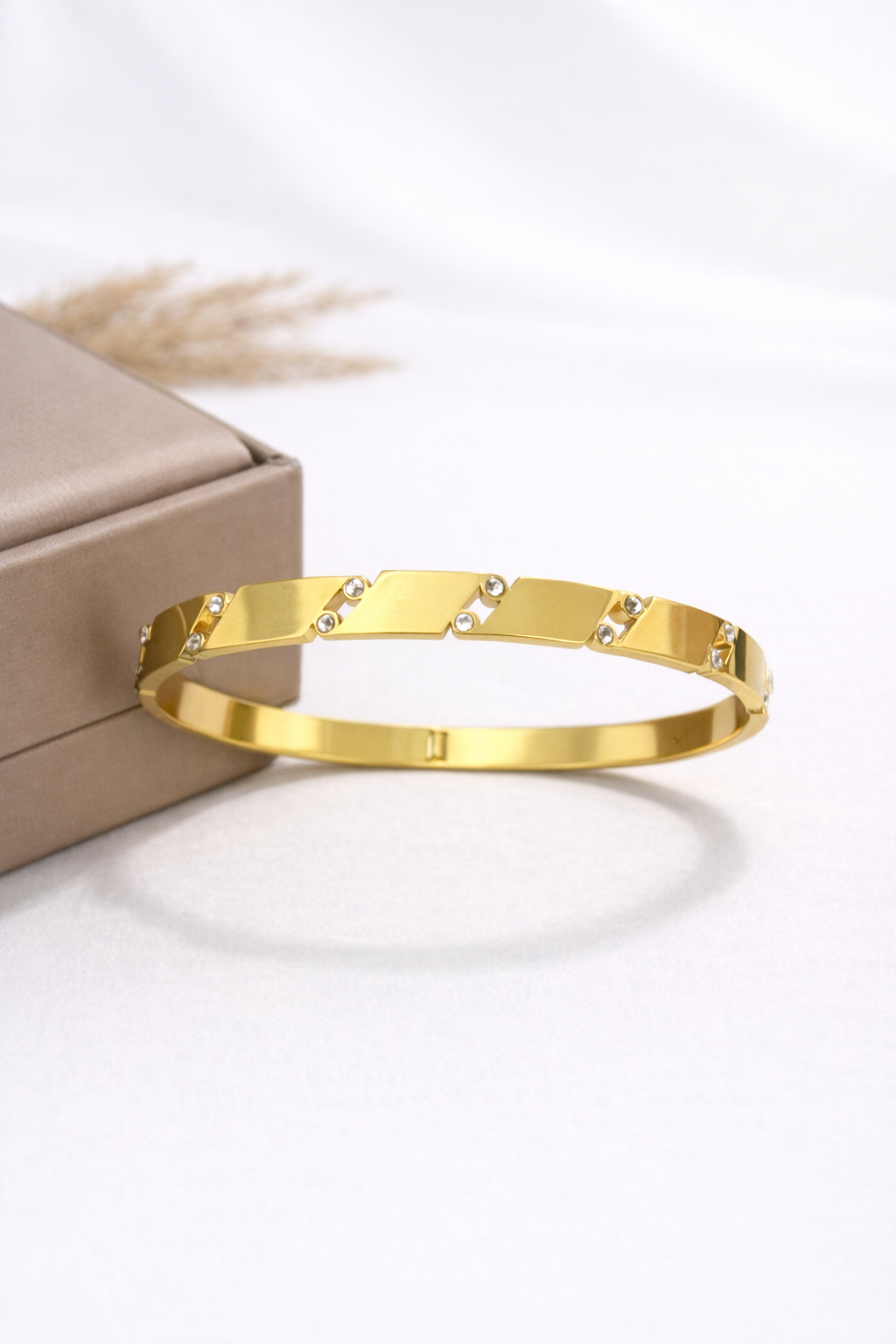 Premium bangle