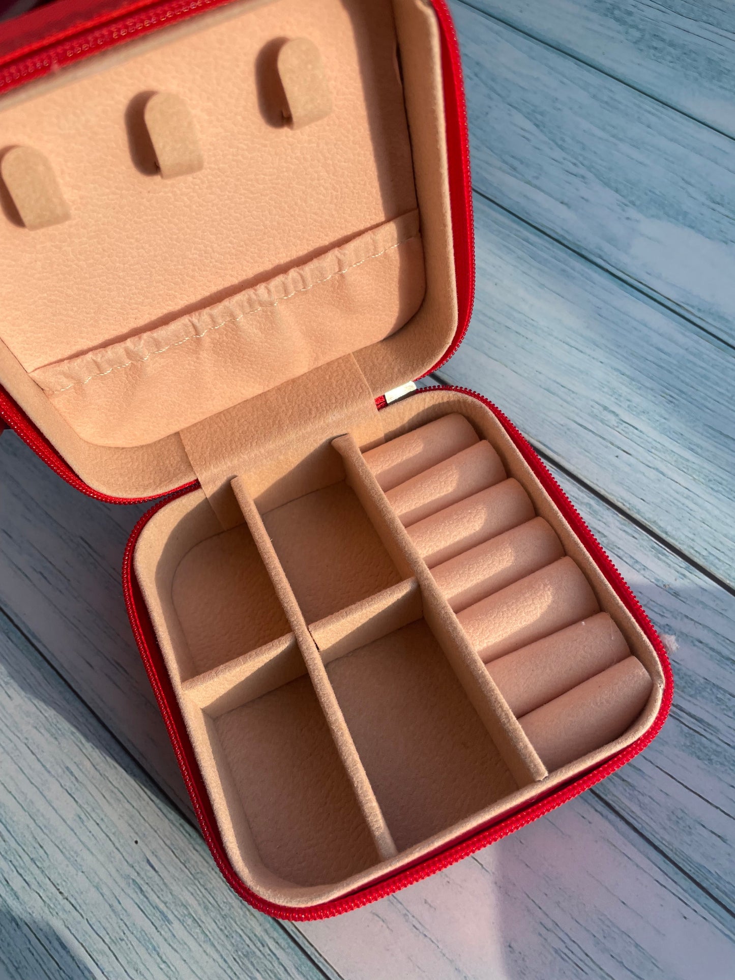 Shop mini storage box at Jewellery Lovers. Anti-tarnish, trendy & perfect for daily or festive wear. Free shipping available. jewellerylovers