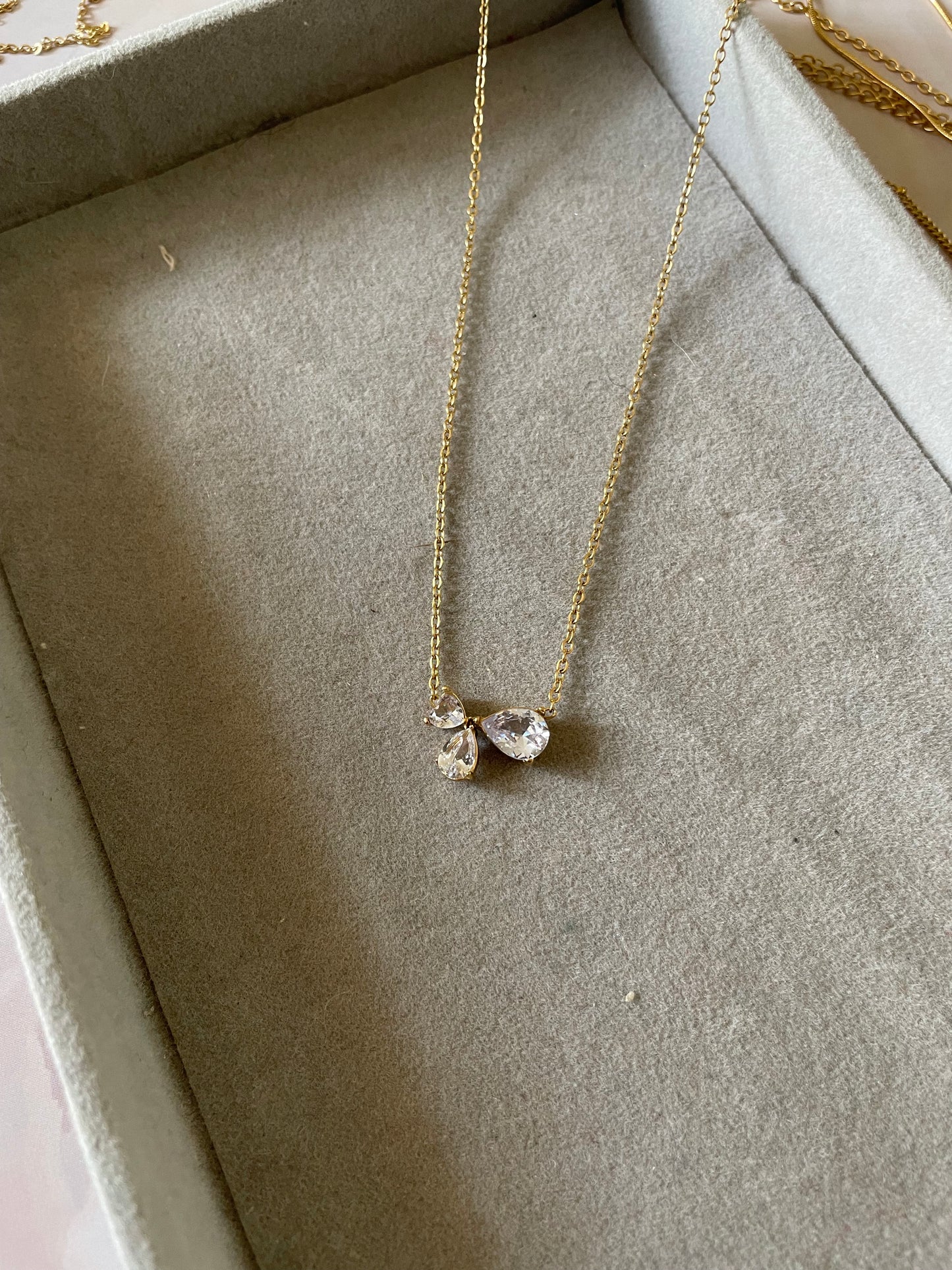Clear stone bow necklace