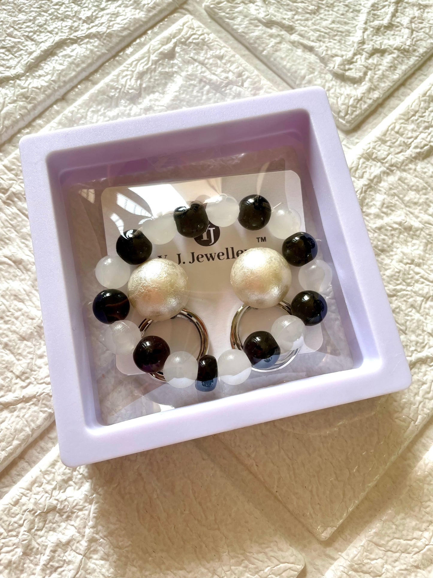 Shop return gift favours for girls at Jewellery Lovers. Anti-tarnish, trendy & perfect for daily or festive wear. Free shipping available. jewellerylovers