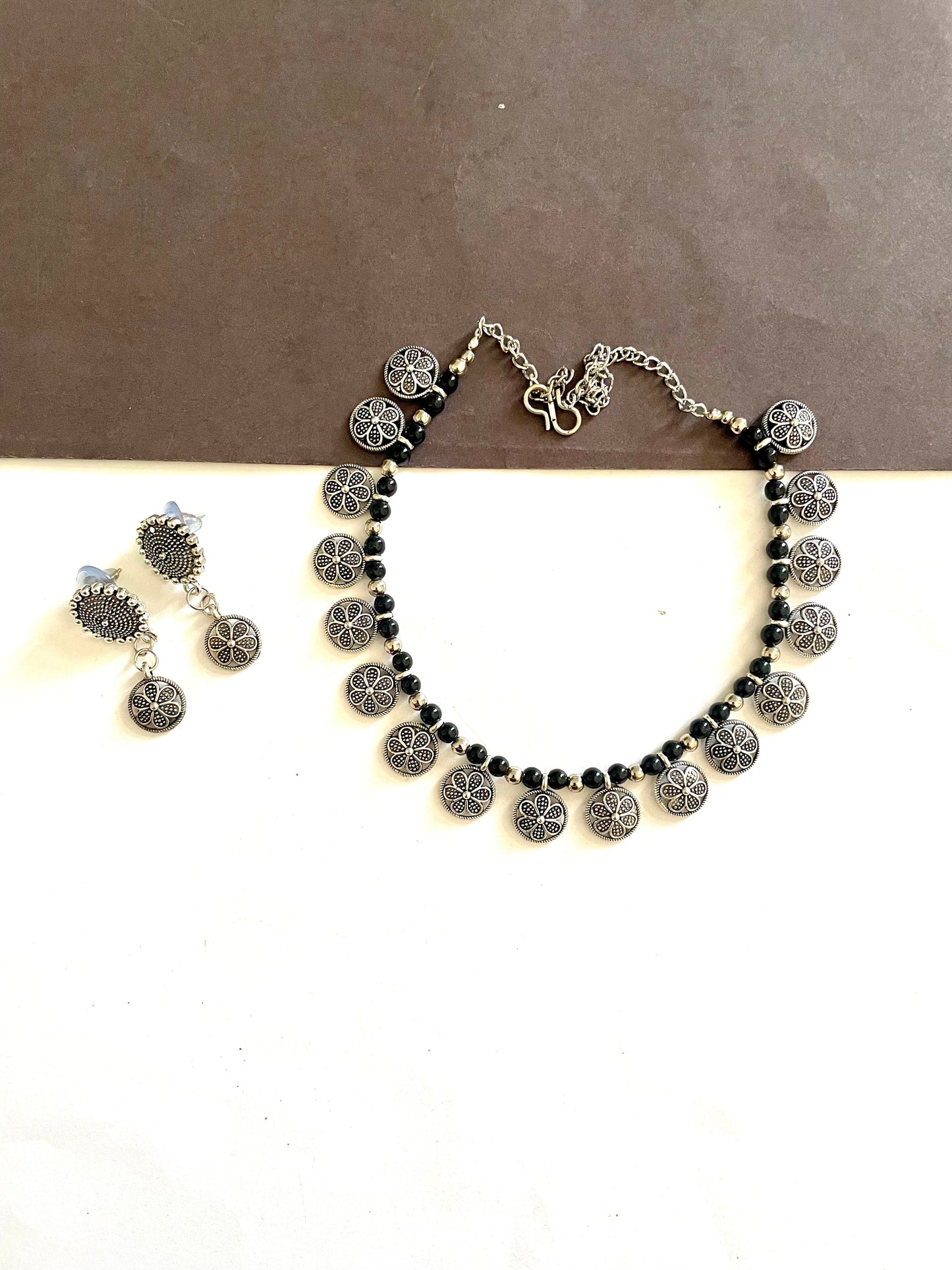 Shop flower shape choker set with earrings at Jewellery Lovers. Anti-tarnish, trendy & perfect for daily or festive wear. Free shipping available. jewellerylovers