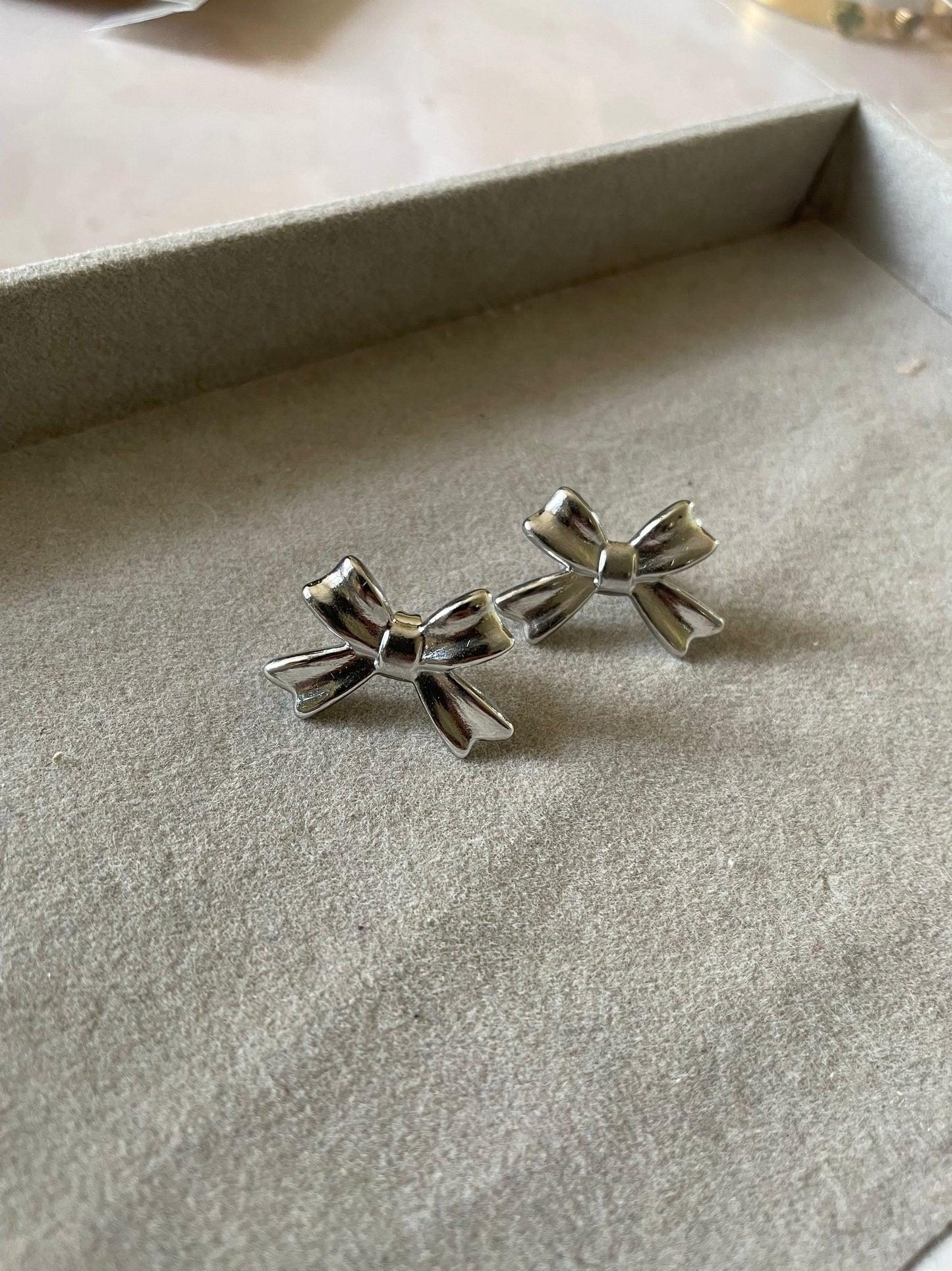 Shop bow earrings at Jewellery Lovers. Anti-tarnish, trendy & perfect for daily or festive wear. Free shipping available. jewellerylovers